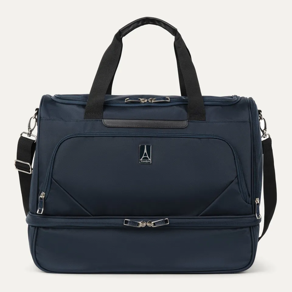 travelpro-maxlite-5-drop-bottom-weekender image 1