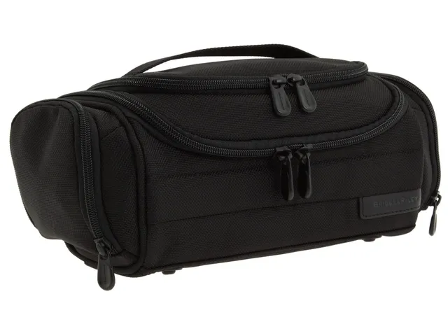 briggs-riley-baseline-executive-toiletry-kit-black image 1