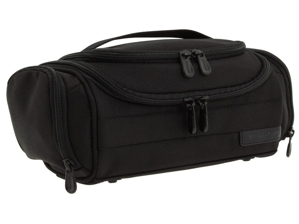 briggs-riley-baseline-executive-toiletry-kit-black image 1