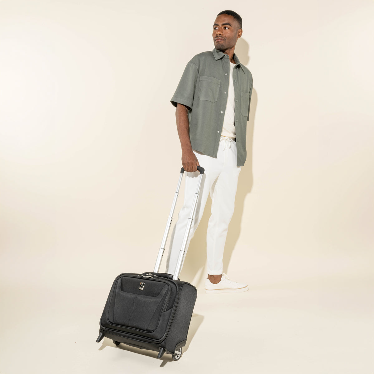 travelpro-maxlite-5-carry-on-rolling-tote image 4