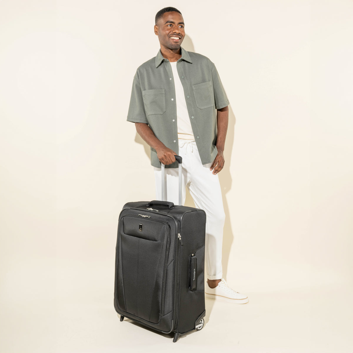 travelpro-maxlite-5-medium-check-in-rollaboard image 4