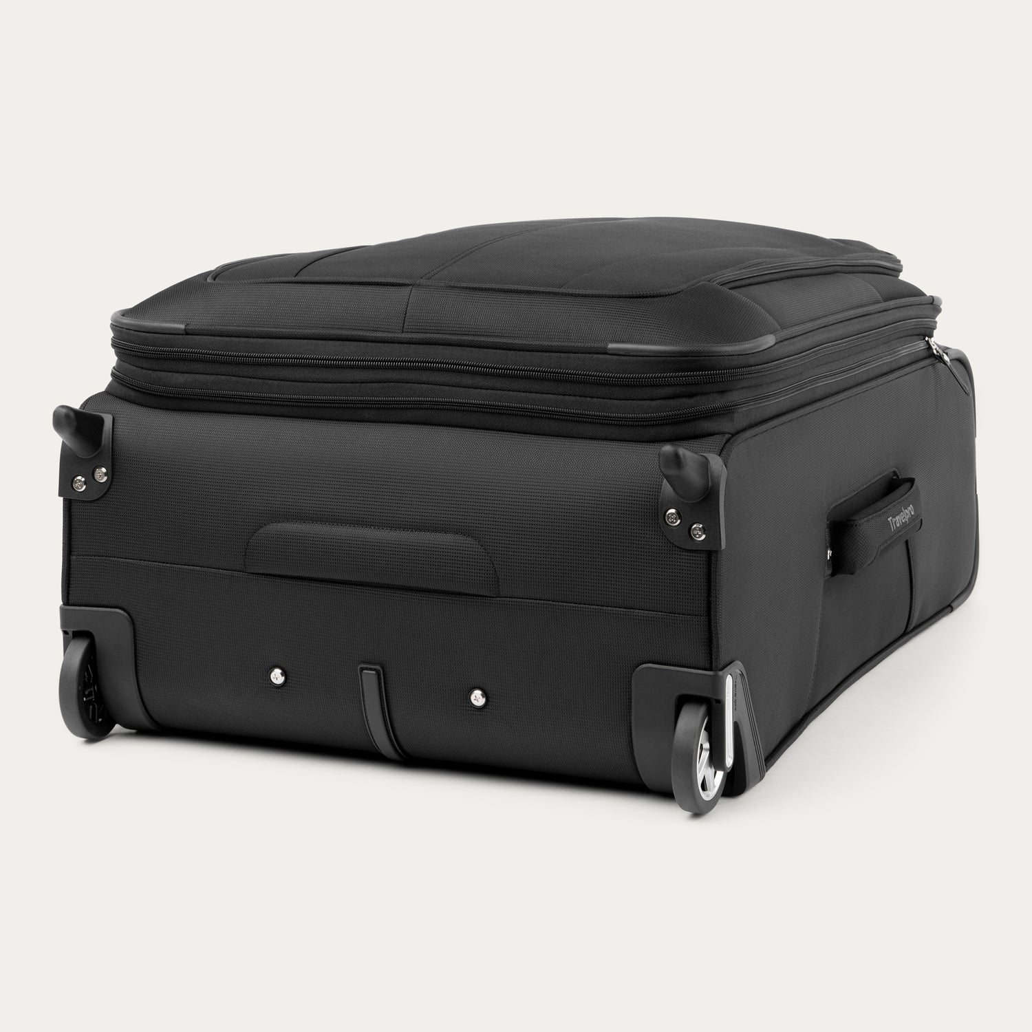 travelpro-maxlite-5-medium-check-in-rollaboard image 6