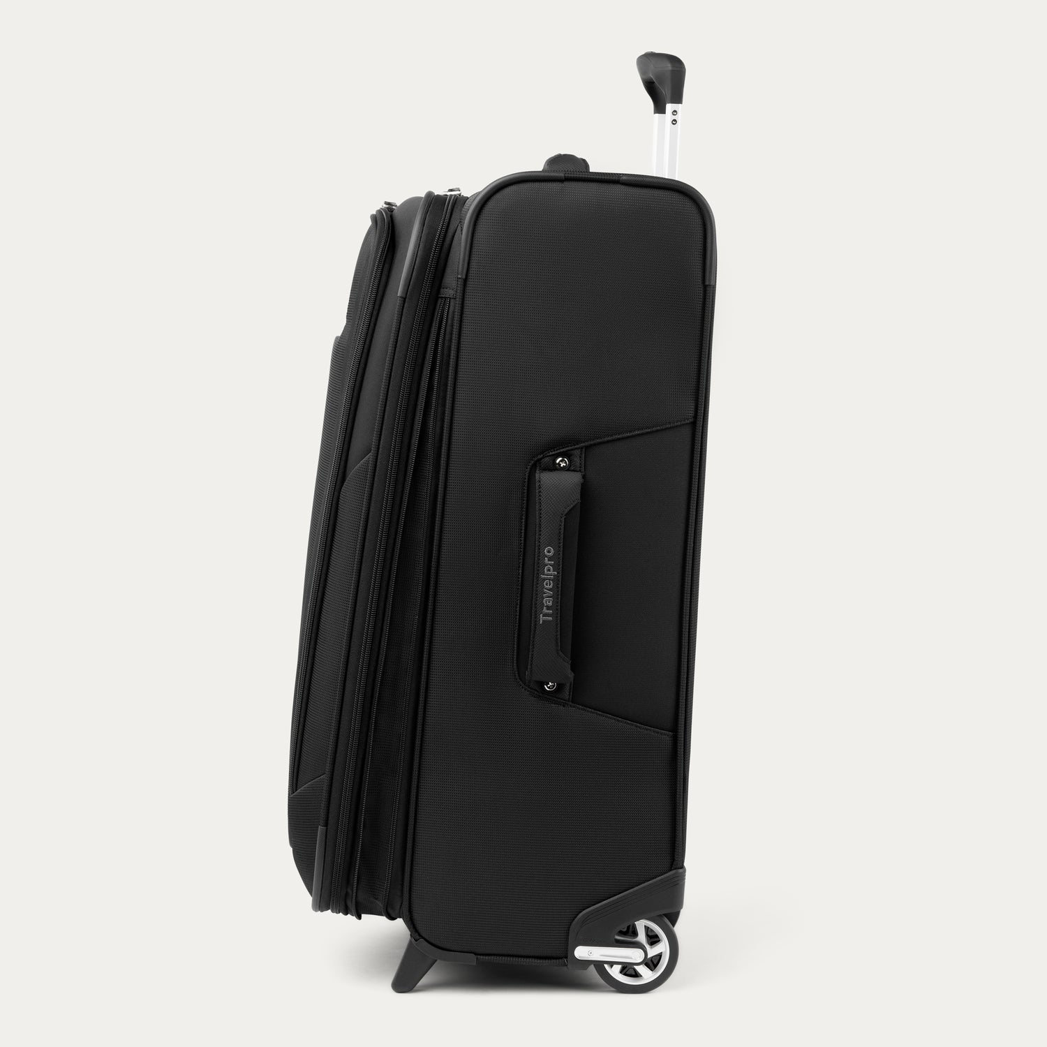travelpro-maxlite-5-medium-check-in-rollaboard image 3