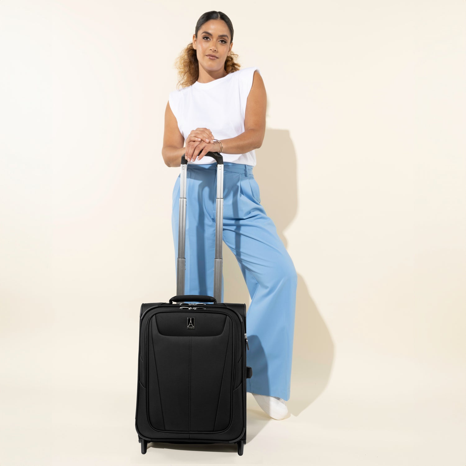 travelpro-maxlite-5-international-carry-on-expandable-rollaboard-dark-gray image 4