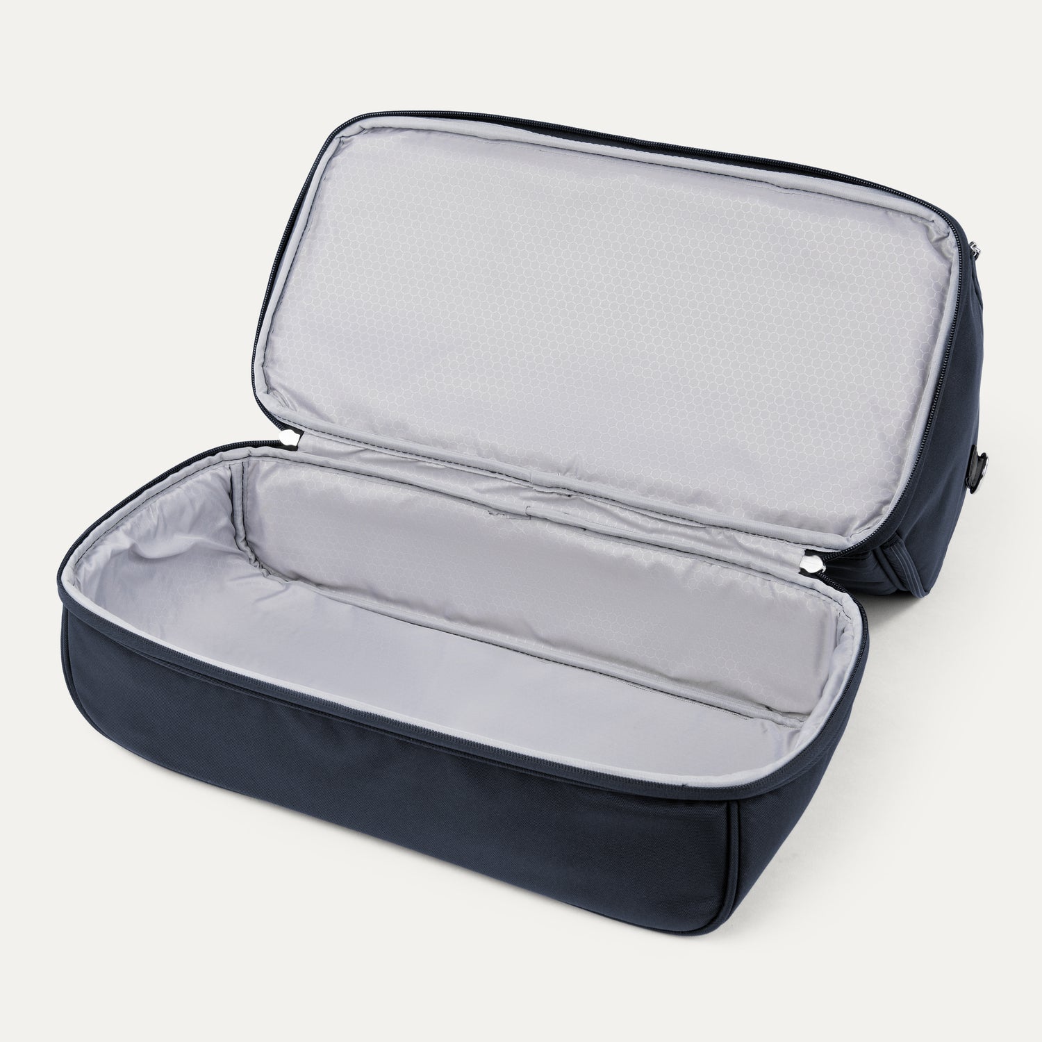 travelpro-maxlite-5-drop-bottom-weekender image 2