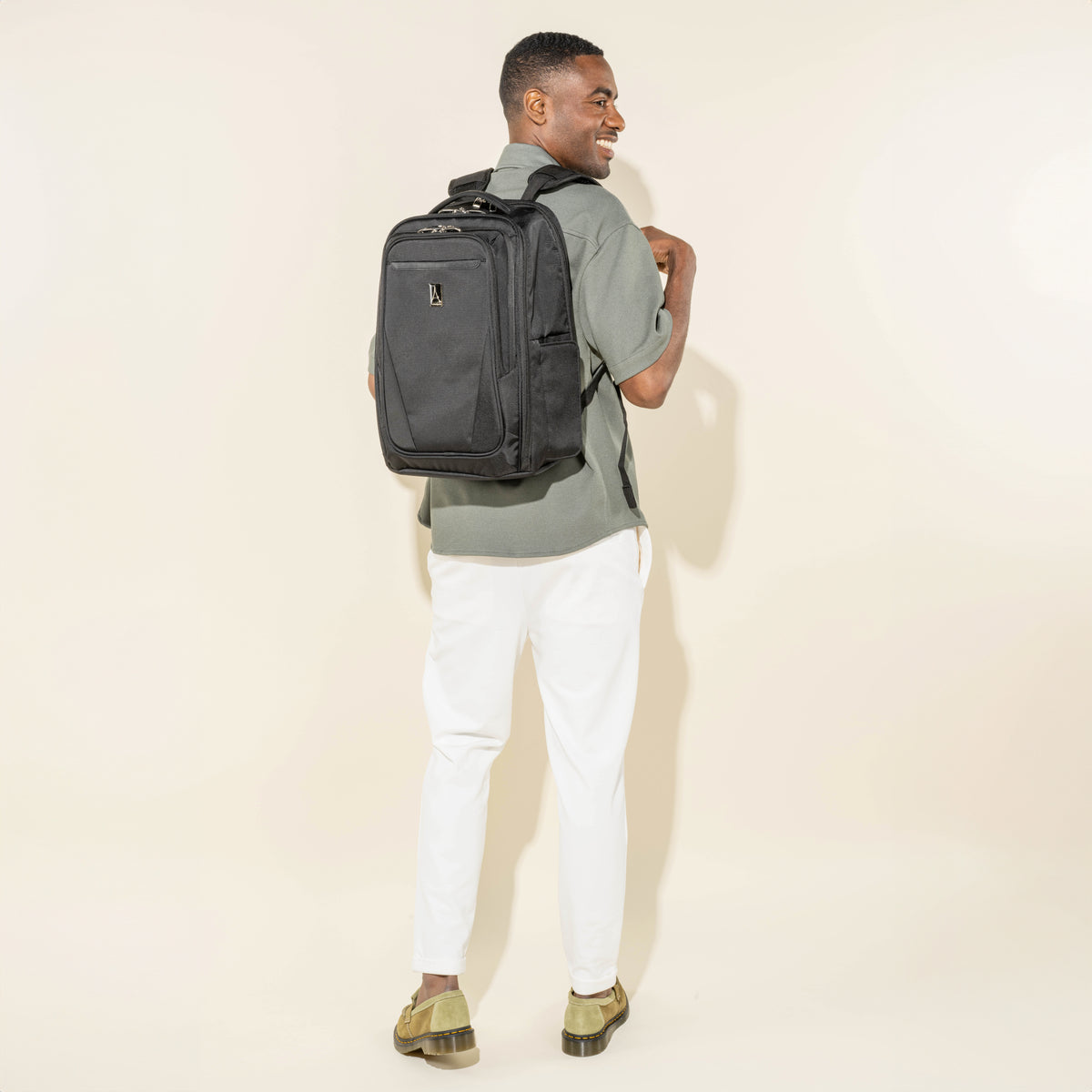 travelpro-maxlite-laptop-backpack-lightweight-fits-16-inch-macbook-pro-and-ipad- image 4