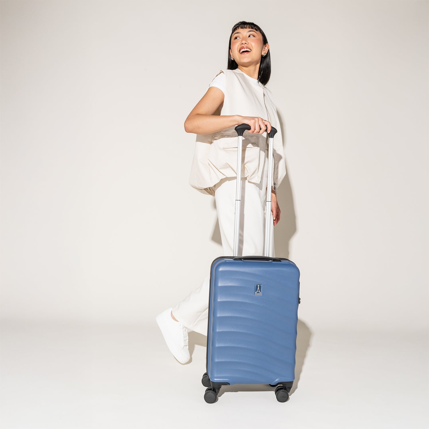 travelpro-maxlite-air-v2-compact-carry-on-hardside-spinner image 4