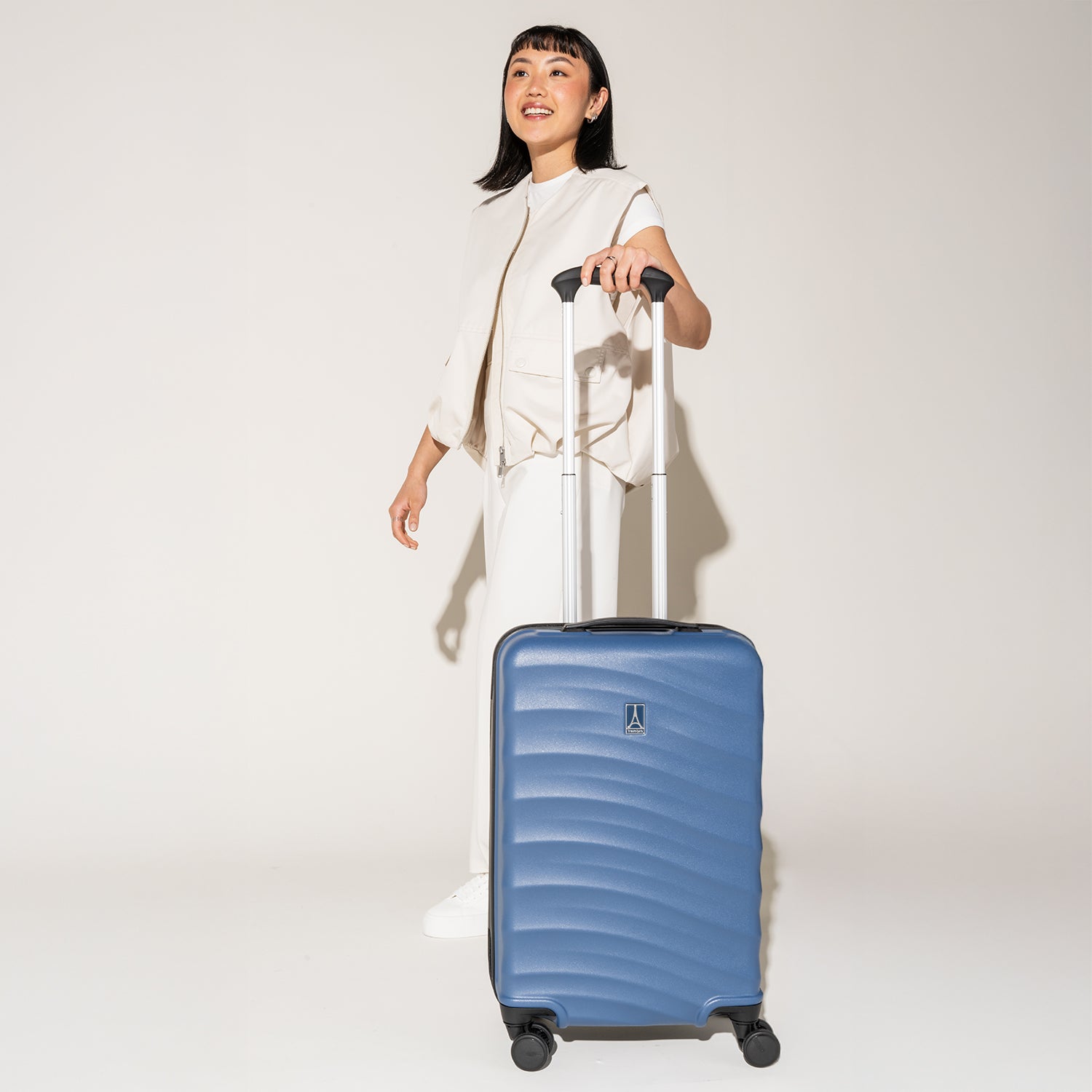 travelpro-maxlite-air-v2-carry-on-hardside-spinner image 4
