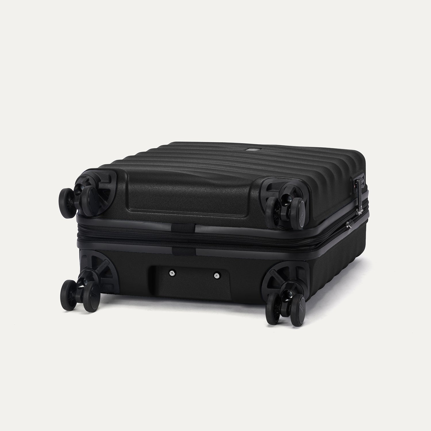 travelpro-maxlite-air-v2-international-carry-on-hardside-spinner image 6
