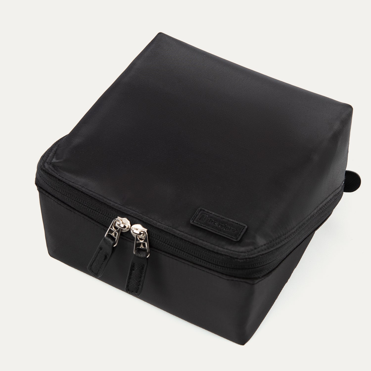 travelpro-essentials-maxaccess-cubes-deluxe-hanging-toiletry-organizer image 2
