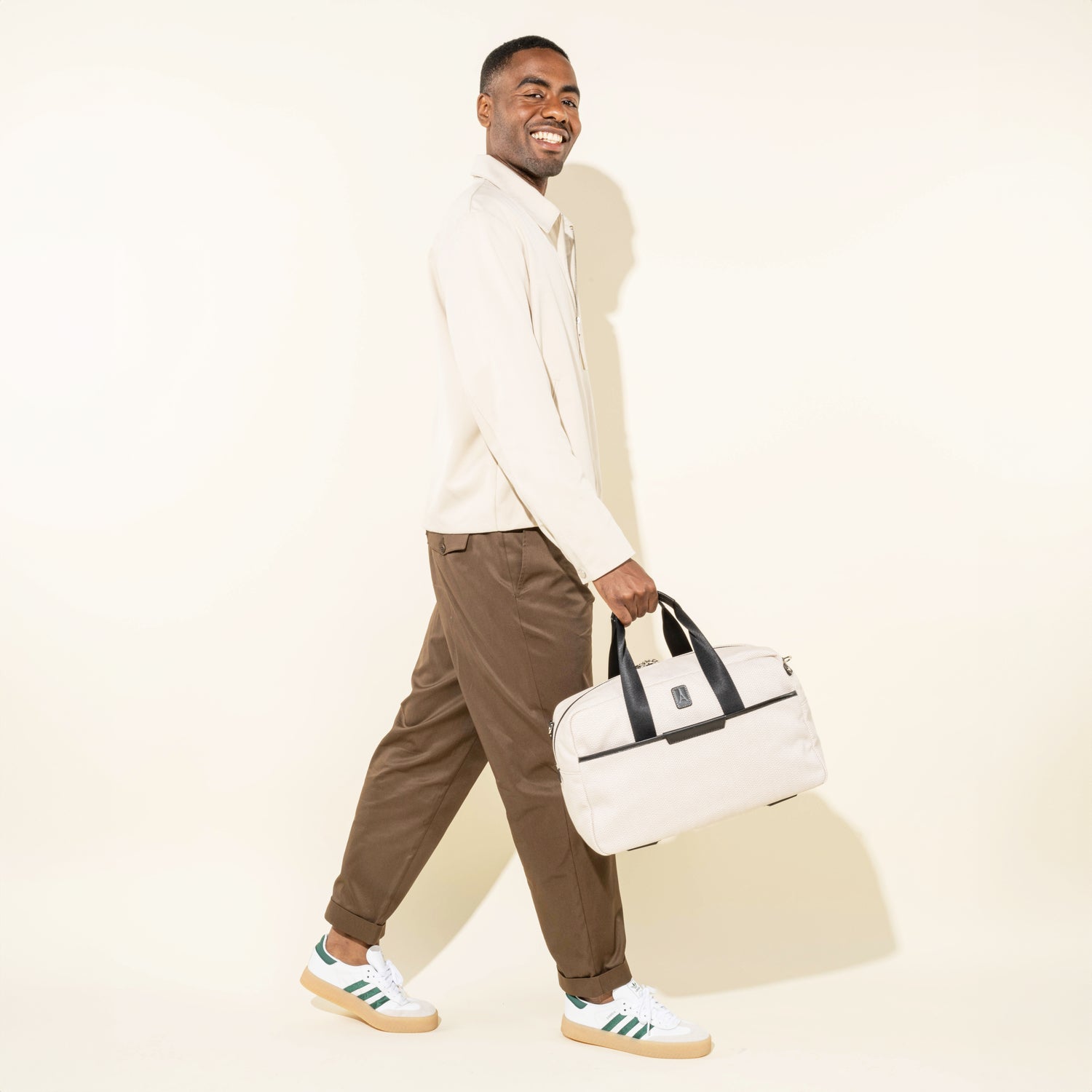 travelpro-x-travel-leisure-underseat-tote image 4