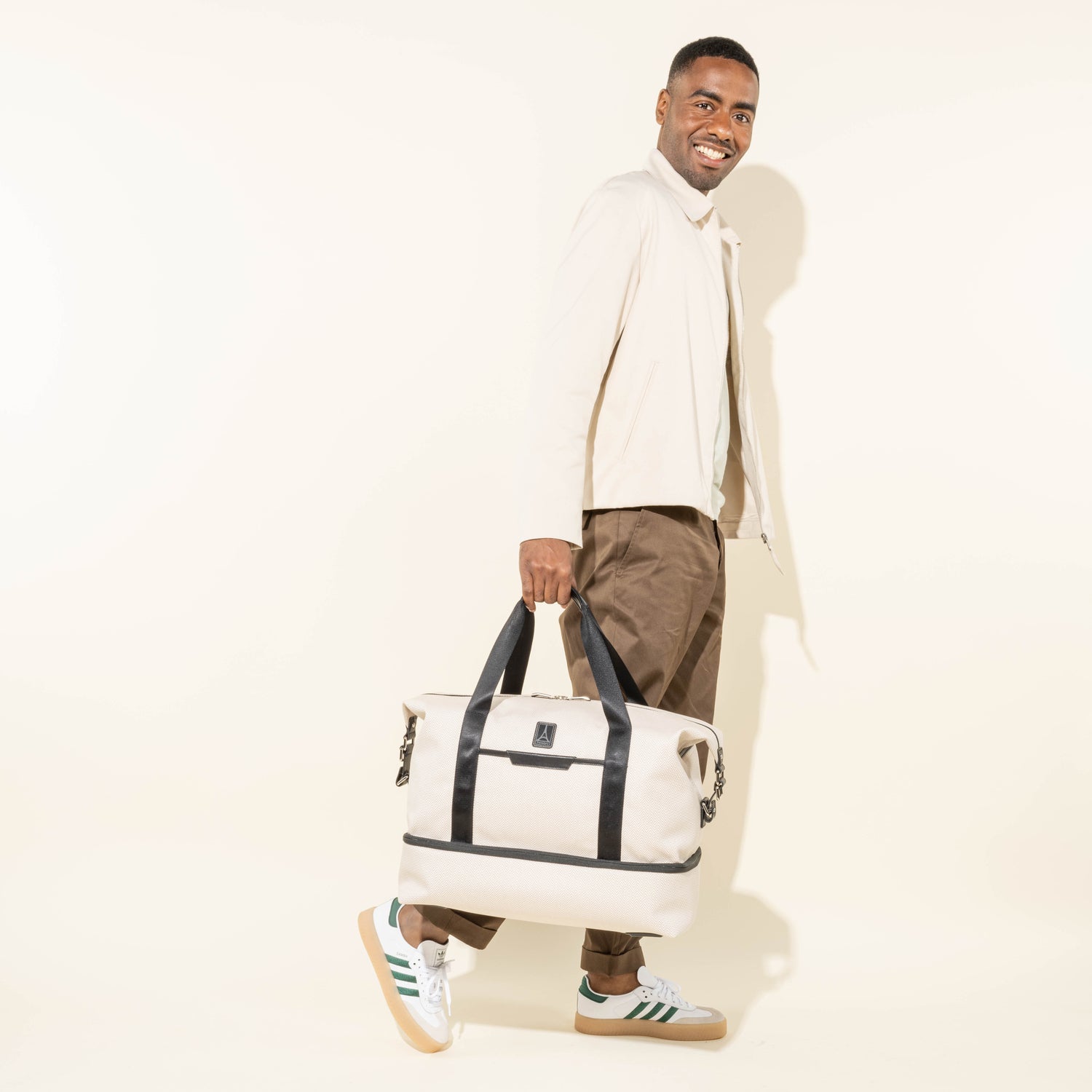 travelpro-x-travel-leisure-drop-bottom-weekender image 4