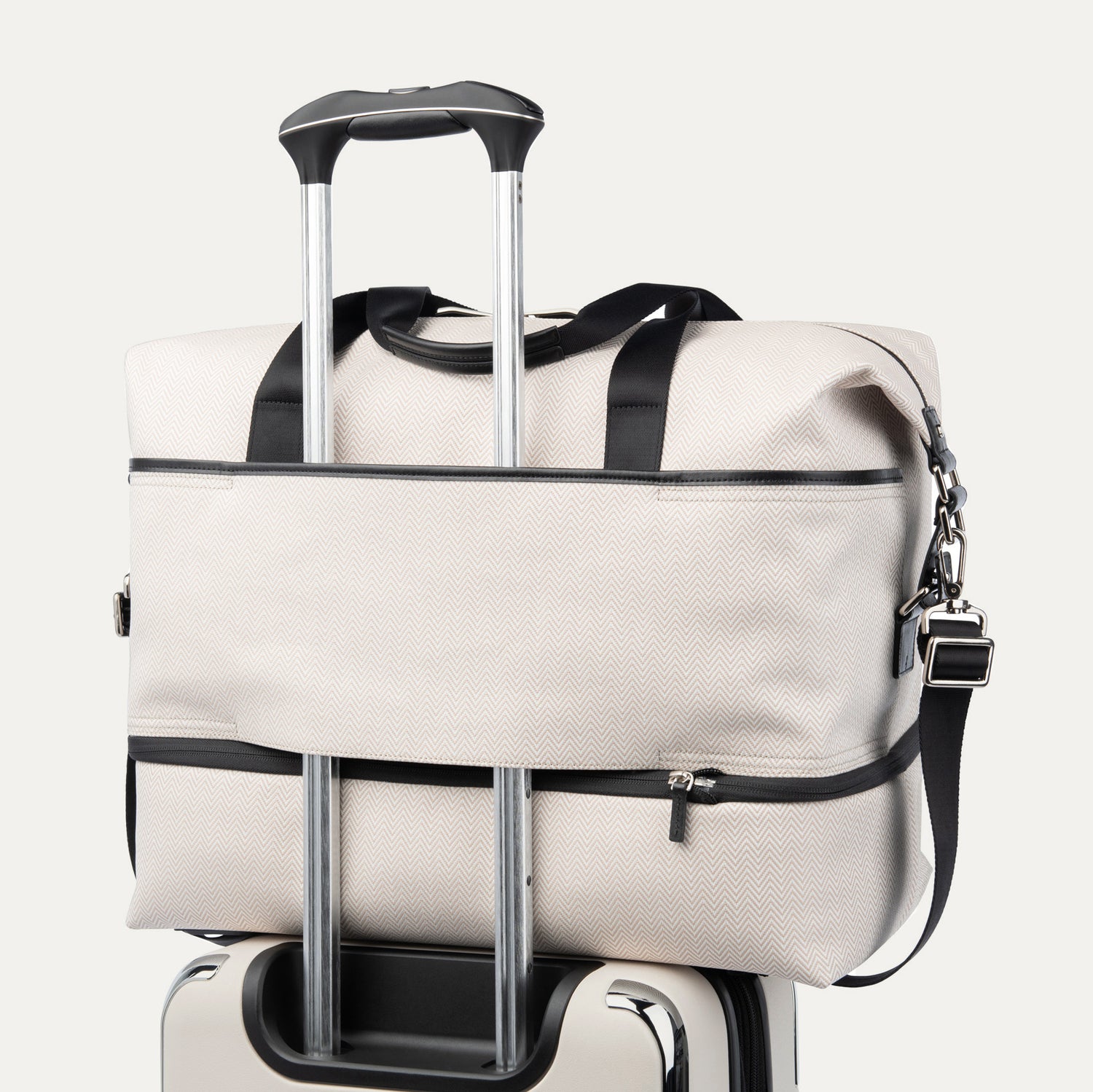 travelpro-x-travel-leisure-drop-bottom-weekender image 3