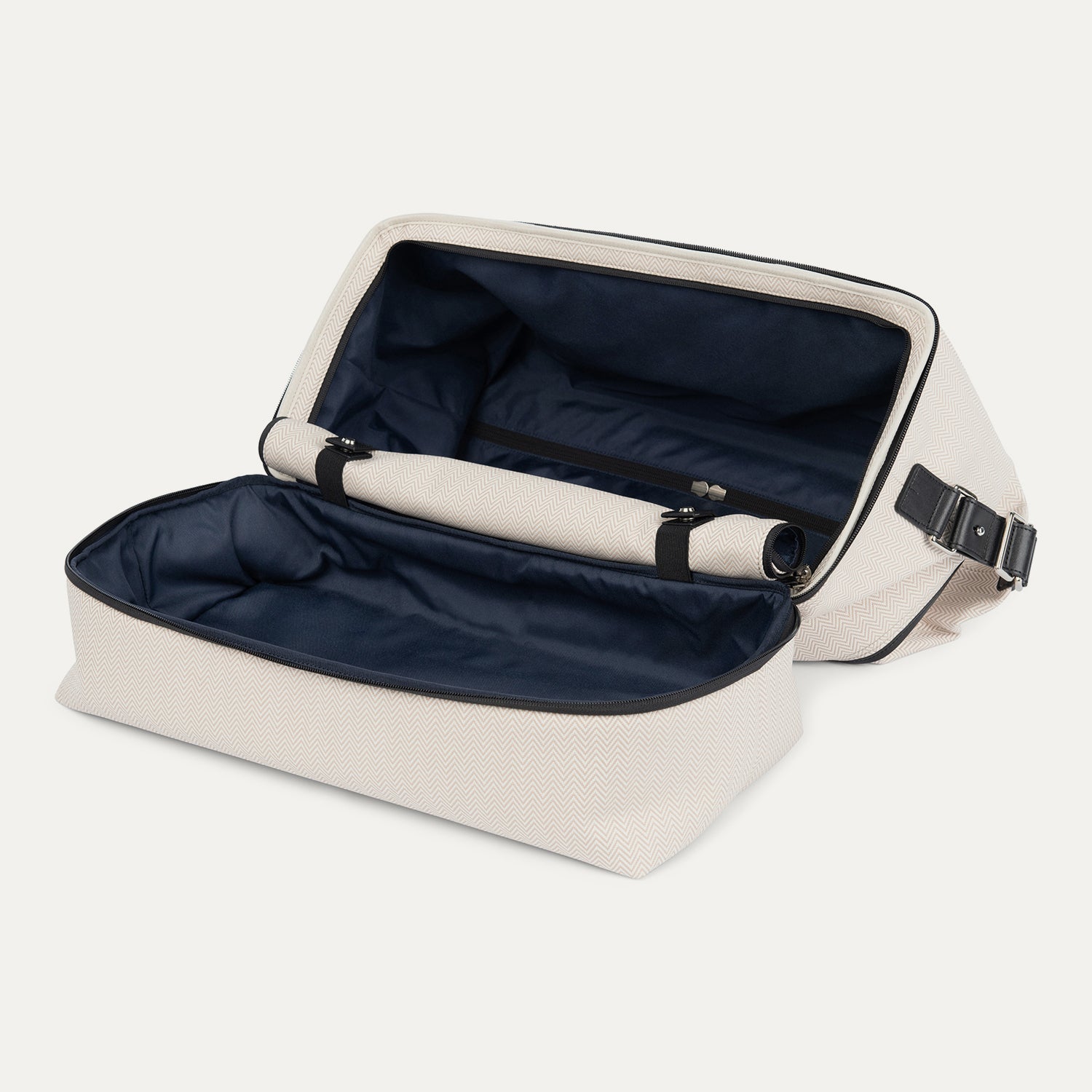 travelpro-x-travel-leisure-drop-bottom-weekender image 6