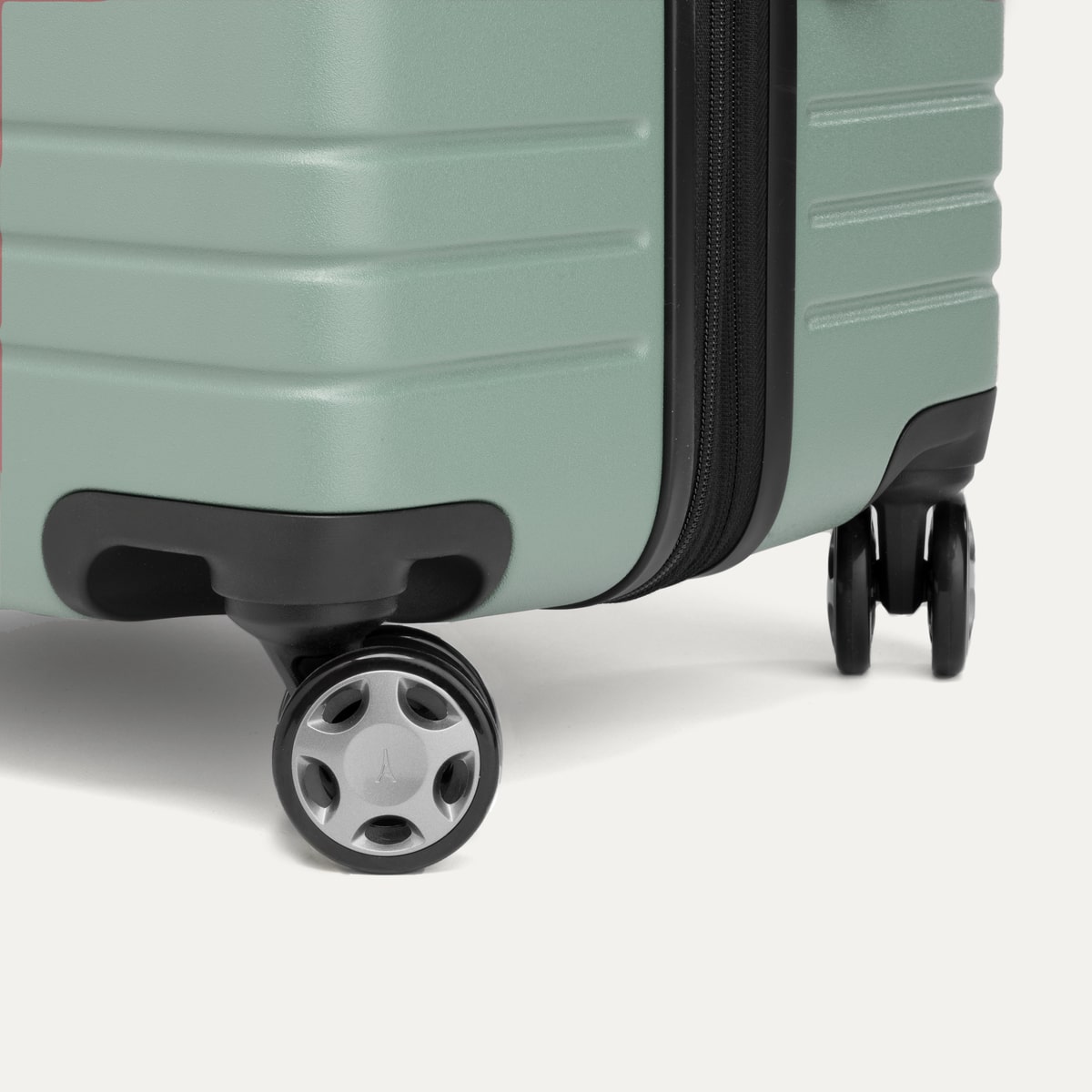 travelpro-x-travel-leisure-medium-check-in-spinner-100-polycarbonate-expandable- image 7