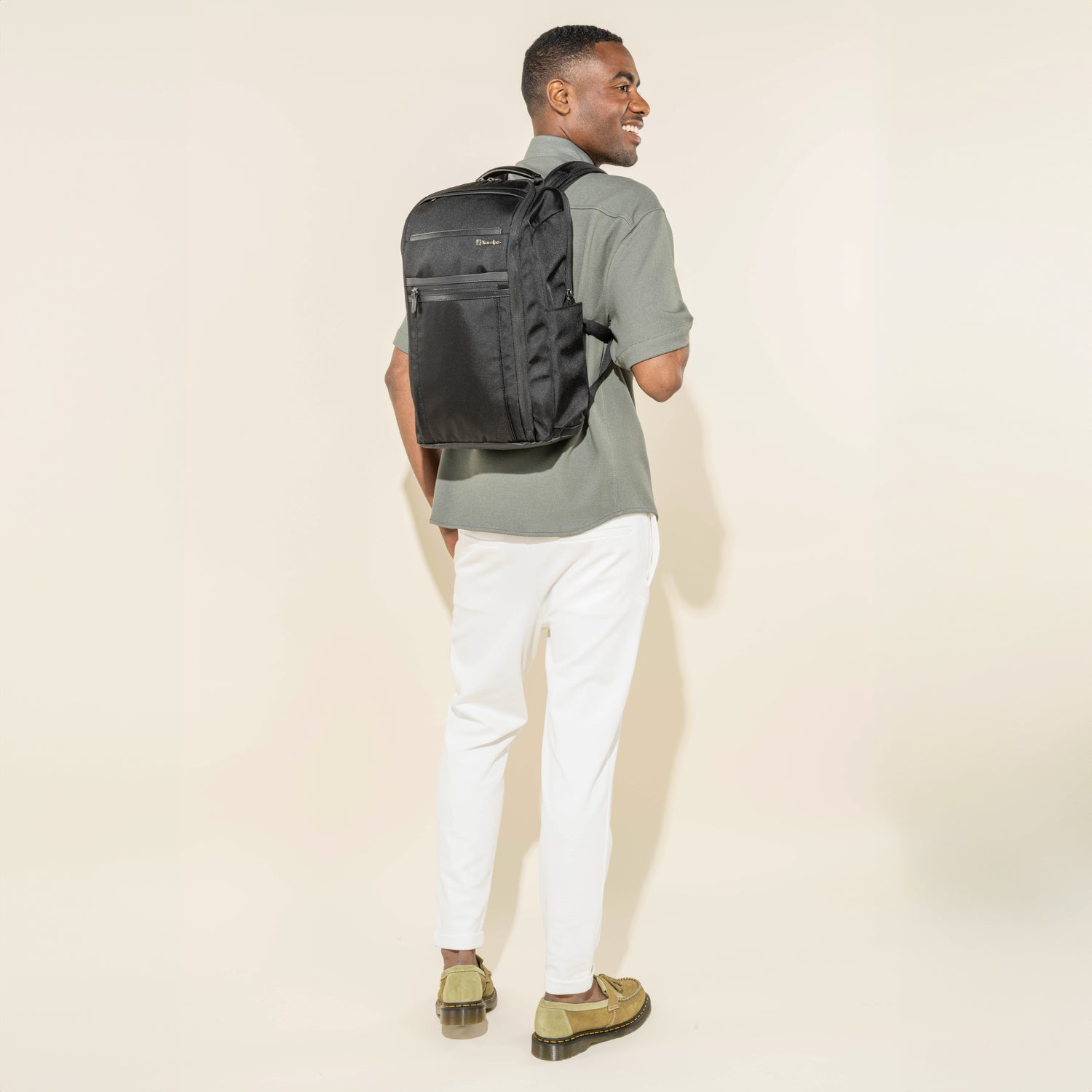 travelpro-crew-executive-choice-3-slim-laptop-backpack image 6