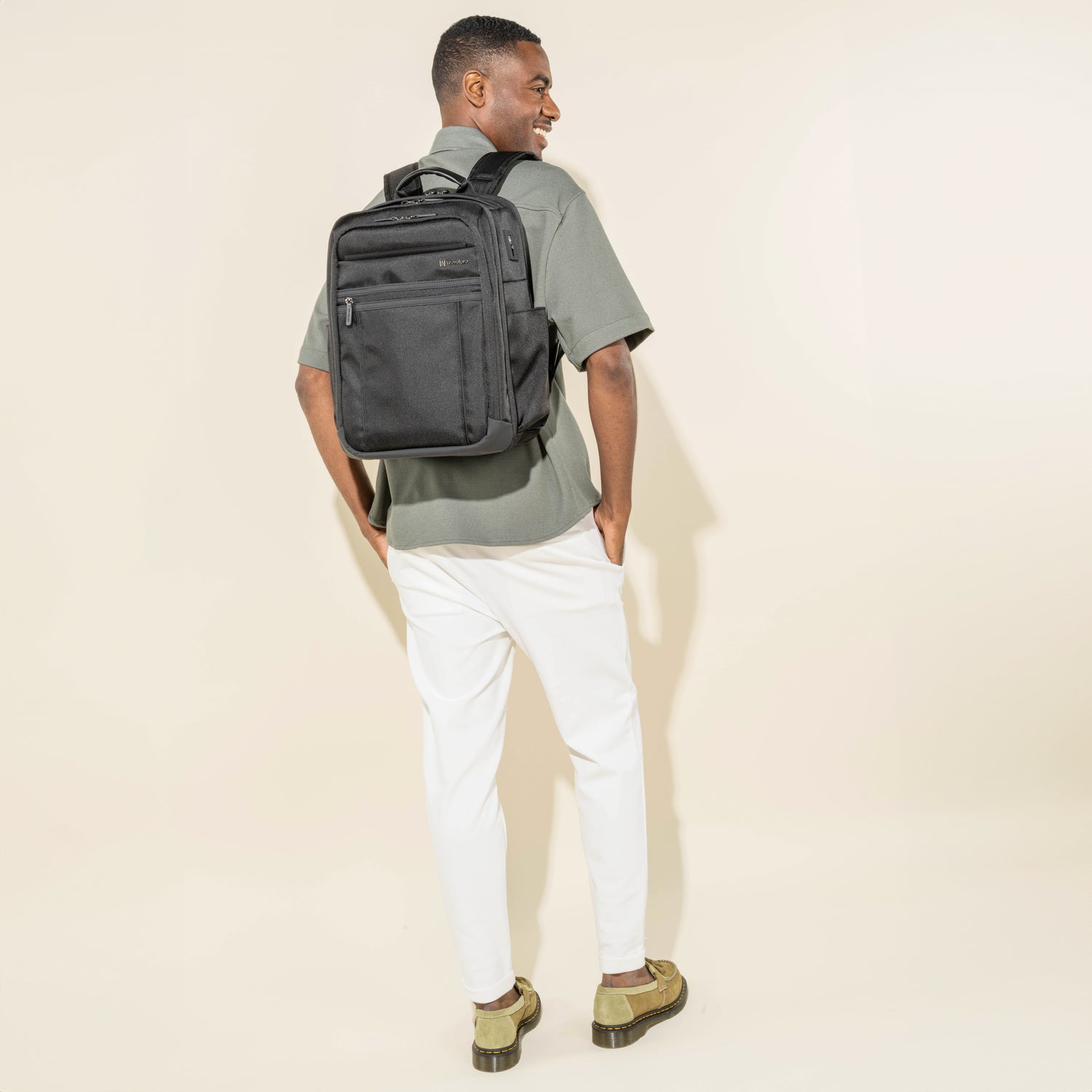 travelpro-crew-executive-choice-3-large-travel-backpack-with-charging-ports image 6