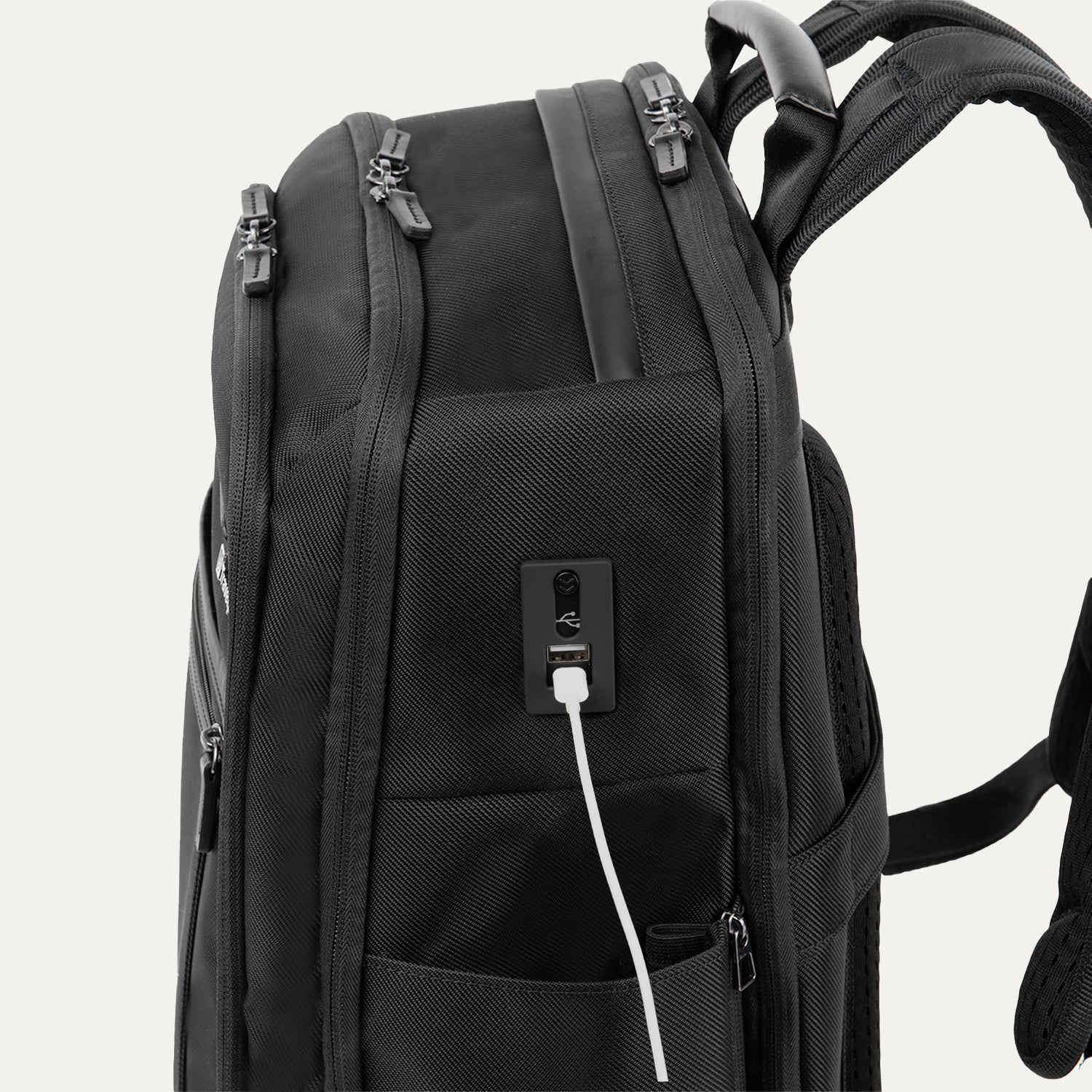 travelpro-crew-executive-choice-3-large-travel-backpack-with-charging-ports image 5