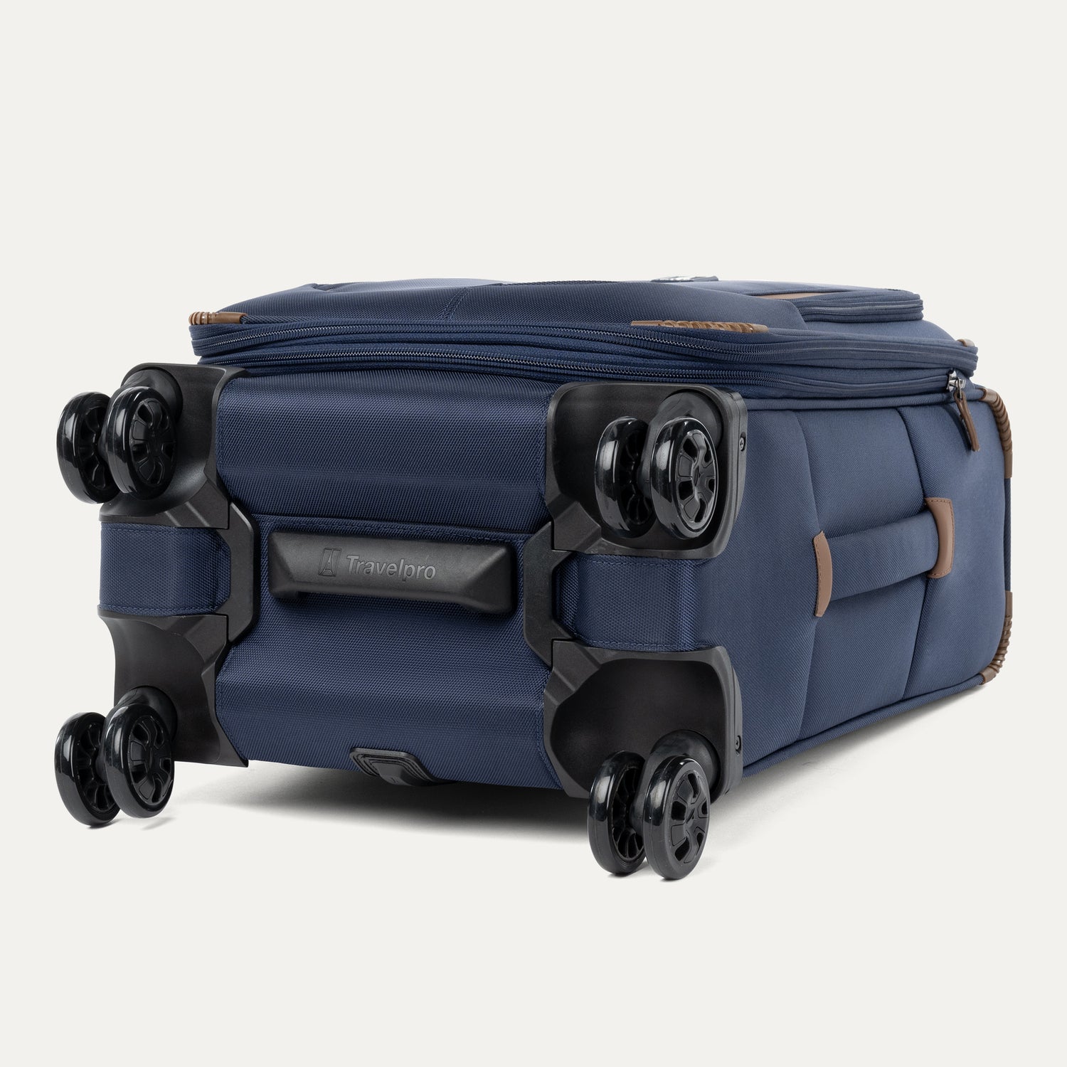 travelpro-crew-classic-carry-on-medium-check-in-set-patriot-blue image 7