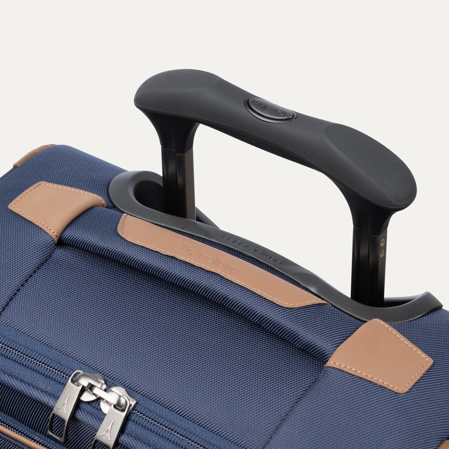 travelpro-crew-classic-2-piece-spinner-set-compact-carry-on-medium-check-in-patr image 8