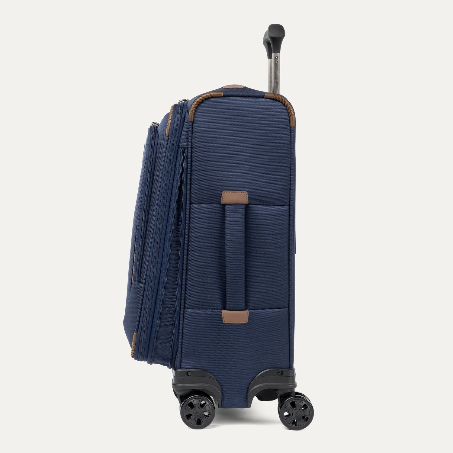 travelpro-crew-classic-carry-on-medium-large-set-3-piece image 7
