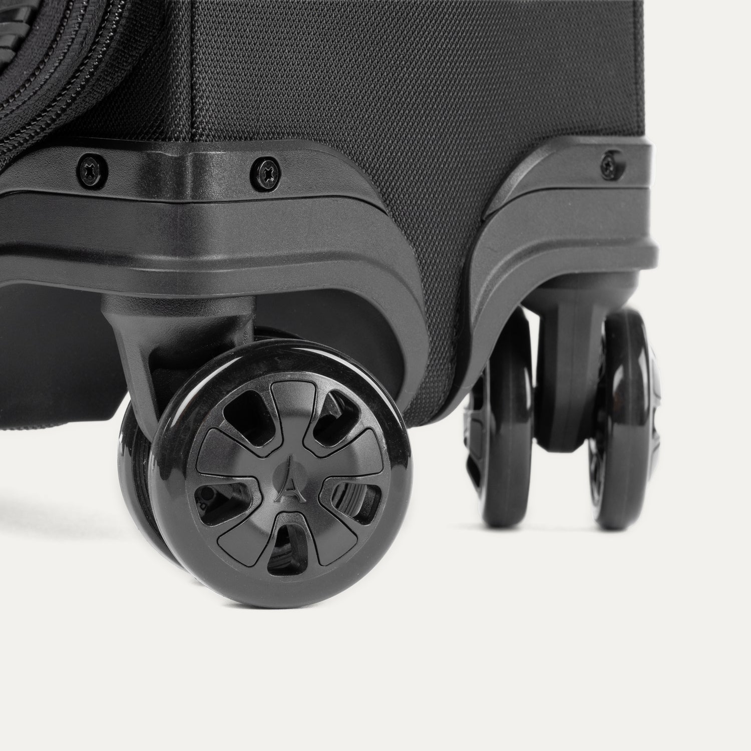 travelpro-crew-classic-compact-carry-on-expandable-spinner image 8