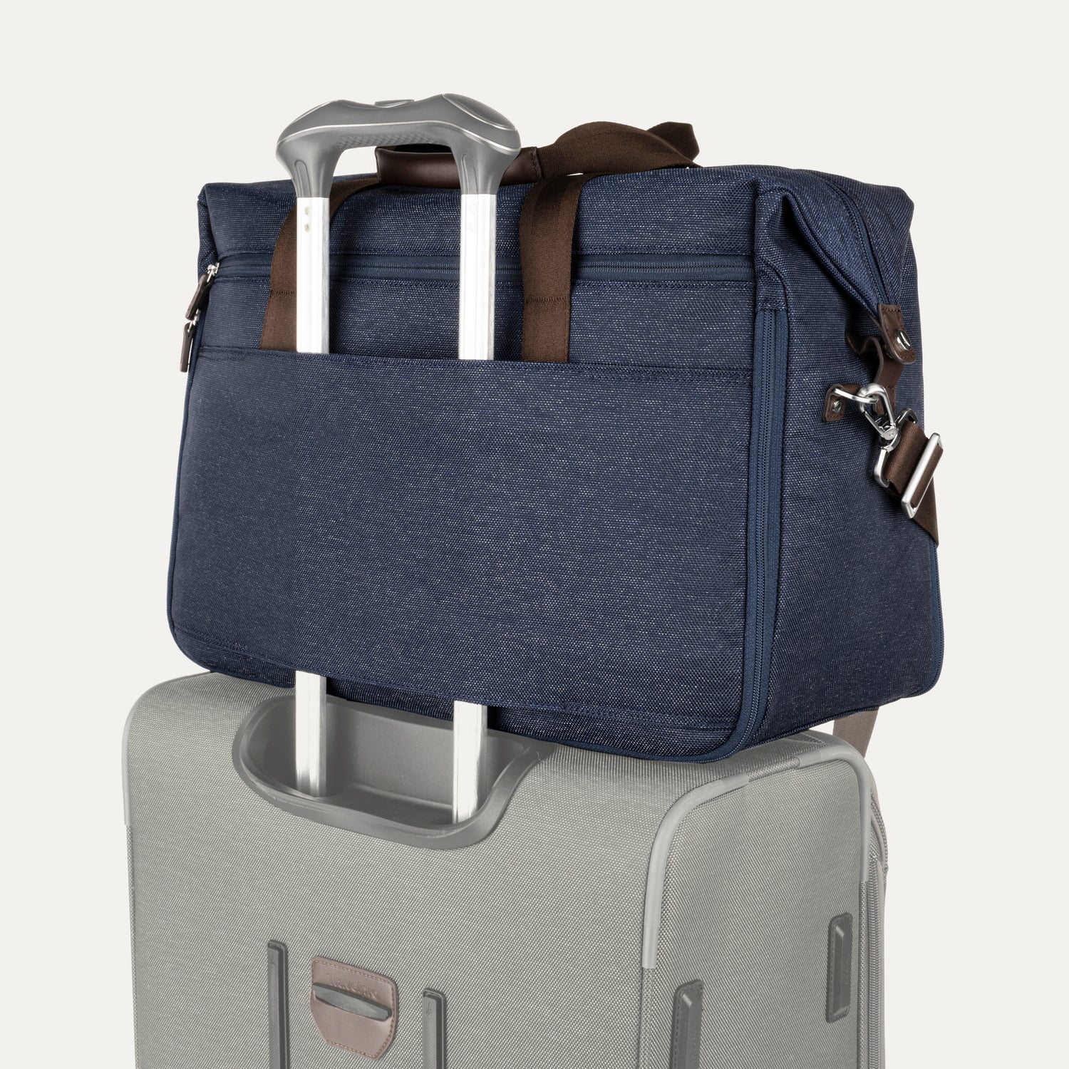 travelpro-platinum-elite-soft-duffel-expandable-stain-resistant-full-grain-leath image 4