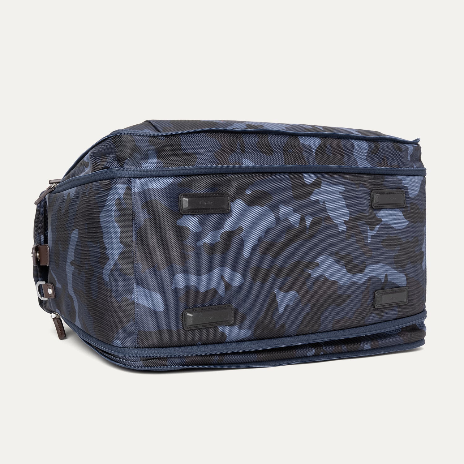 travelpro-platinum-elite-soft-duffel-camouflage-expandable-recycled-materials image 8