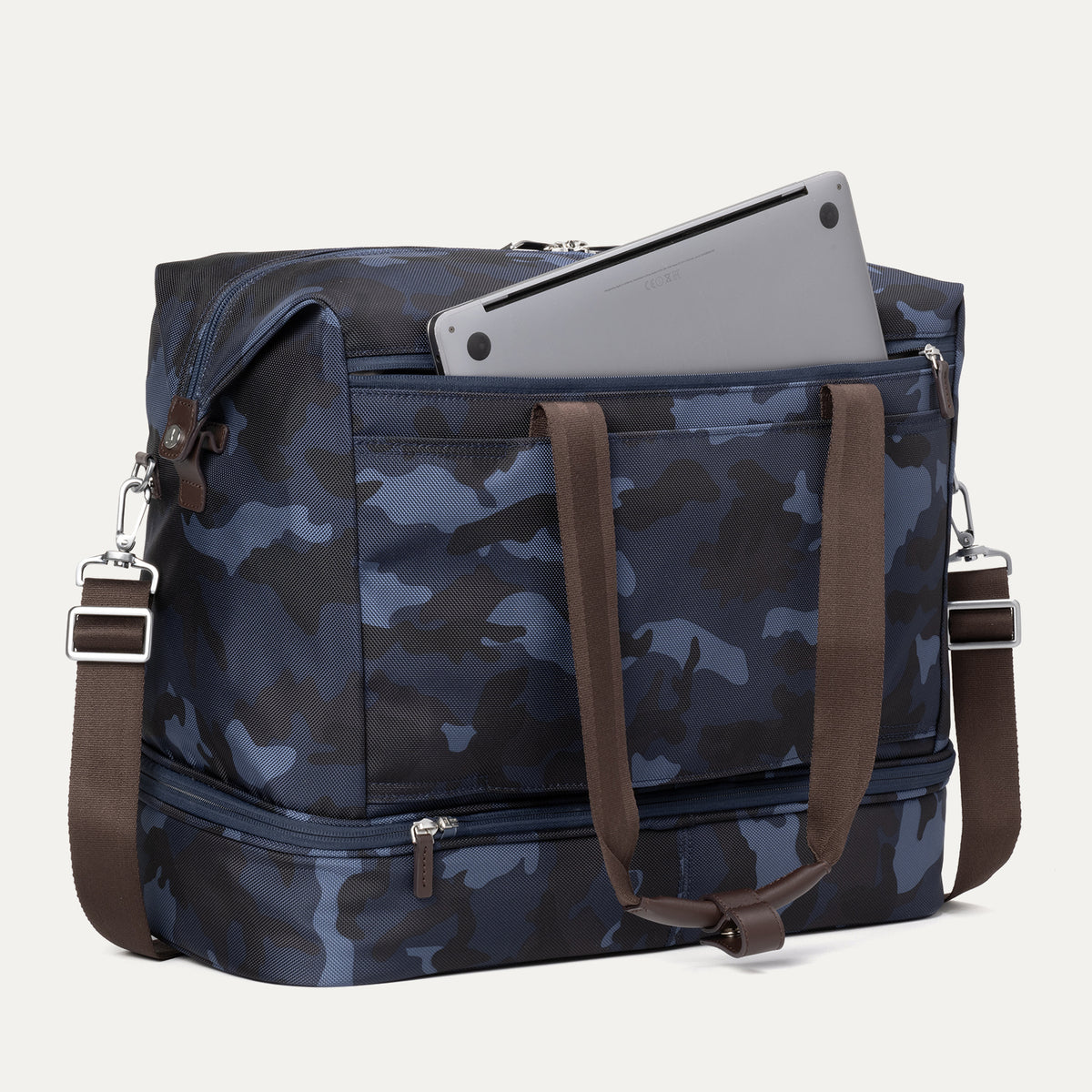 travelpro-platinum-elite-drop-bottom-weekender-camouflage image 6