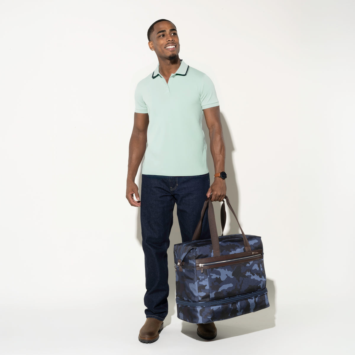 travelpro-platinum-elite-drop-bottom-weekender-camouflage image 4