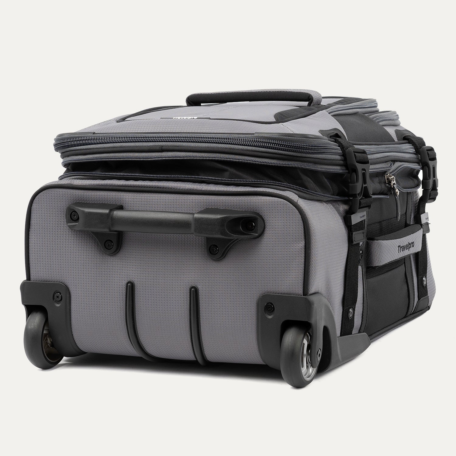 travelpro-bold-carry-on-expandable-rollaboard image 6
