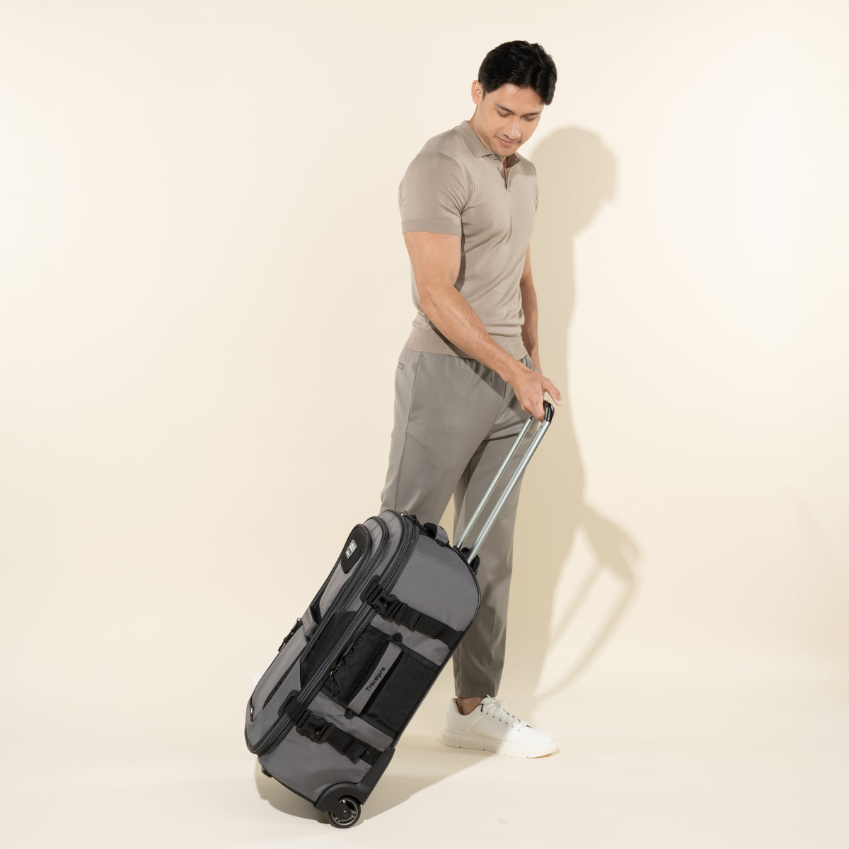 travelpro-bold-medium-check-in-rollaboard image 4