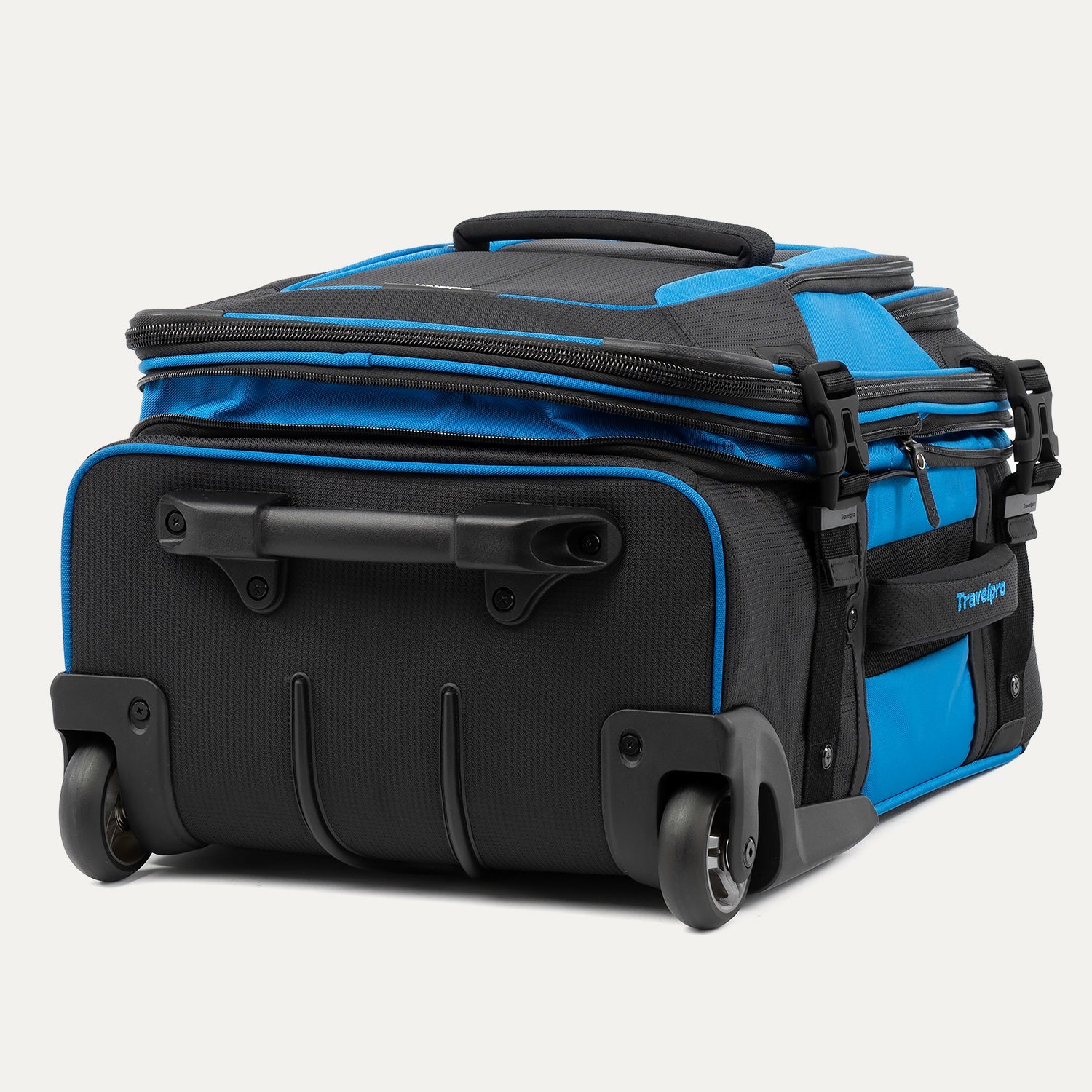travelpro-bold-22-28-rollaboard-set image 6