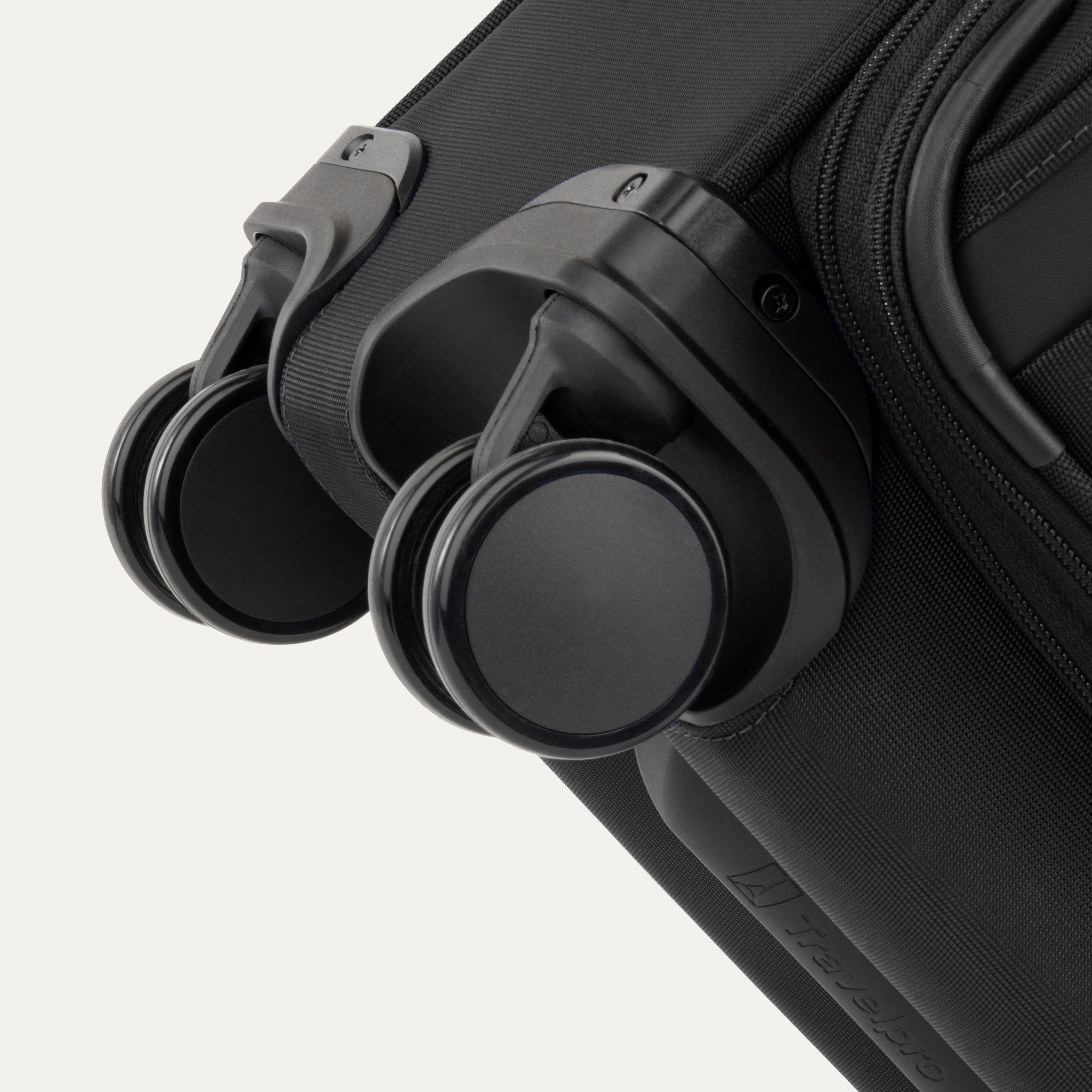 travelpro-versapack-carry-on-medium-large-set-black image 7