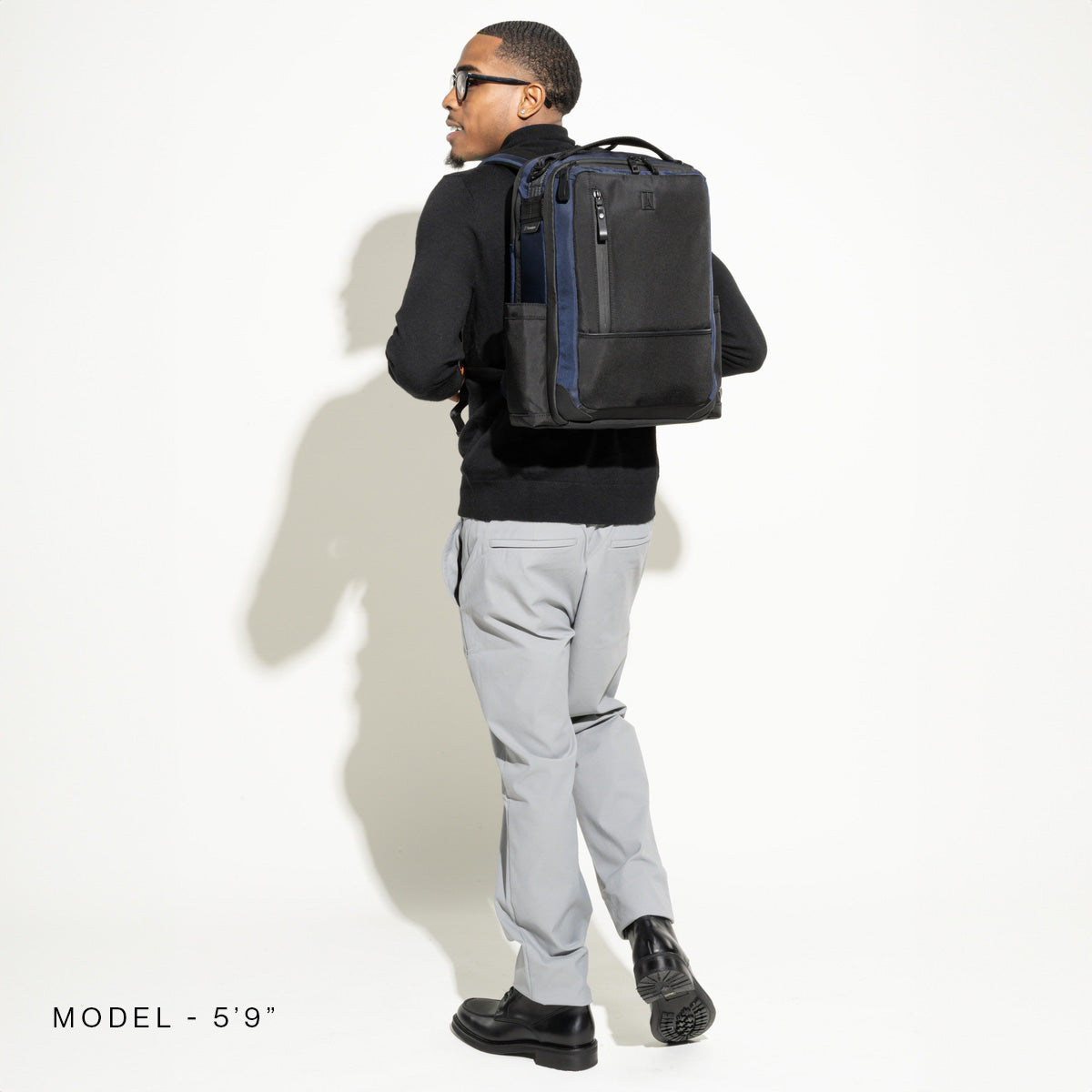 travelpro-altitude-slim-expandable-laptop-backpack-20-24l image 6