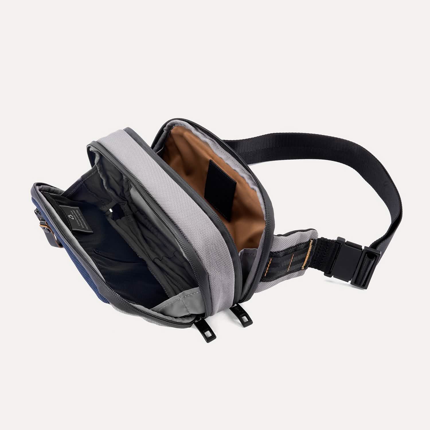 travelpro-altitude-sling-2l image 4