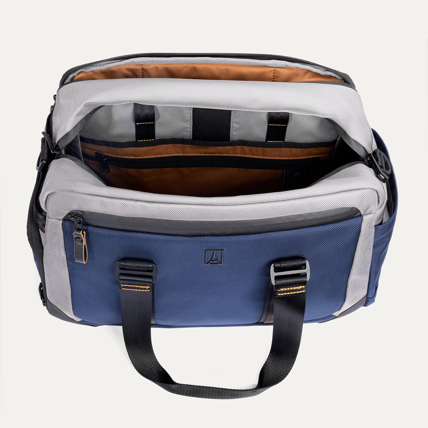 travelpro-altitude-day-to-day-duffel image 3