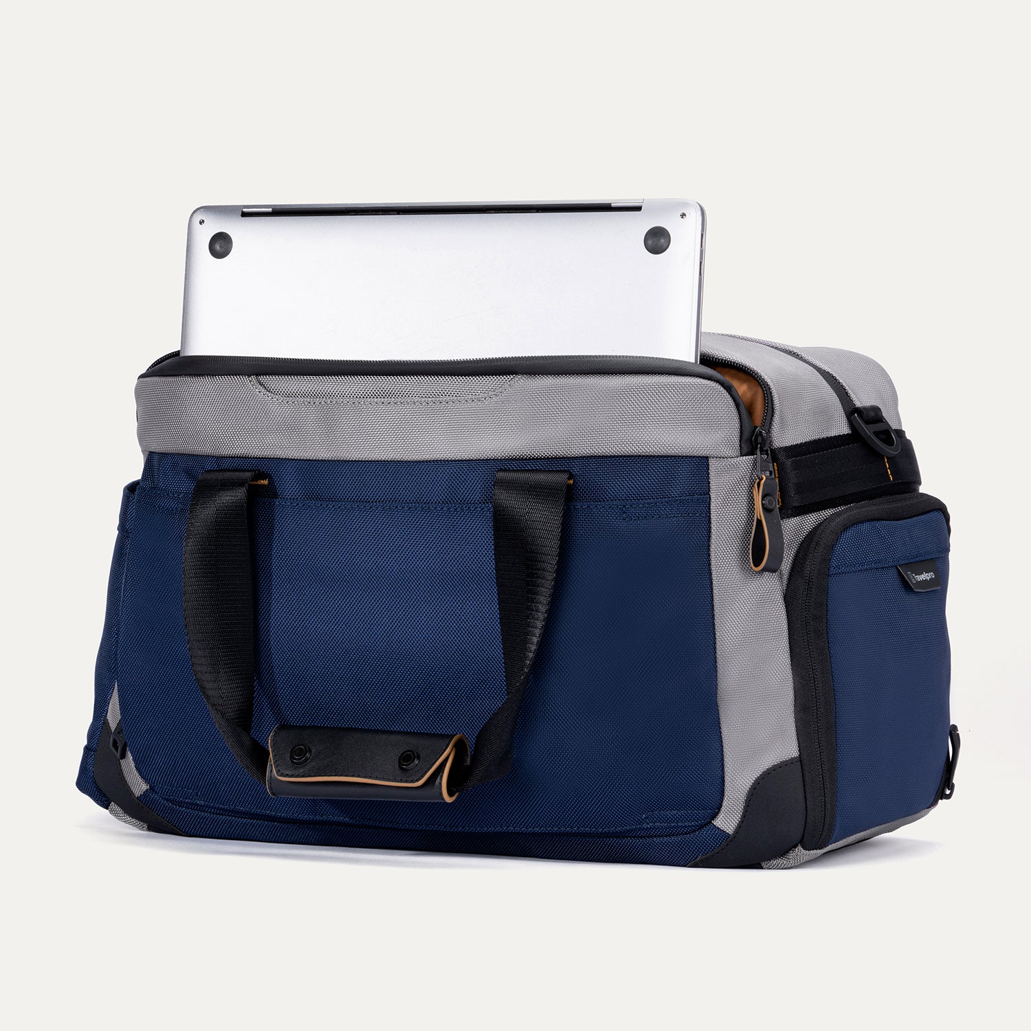 travelpro-altitude-day-to-day-duffel image 5
