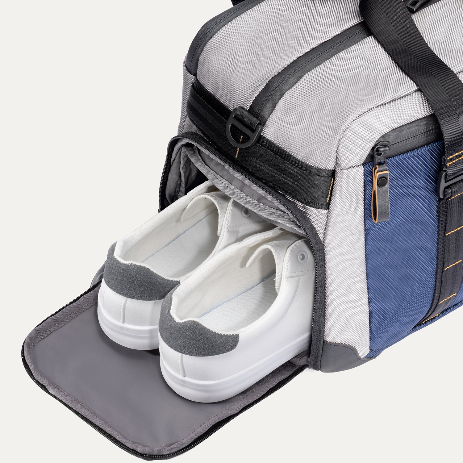 travelpro-altitude-day-to-day-duffel image 2