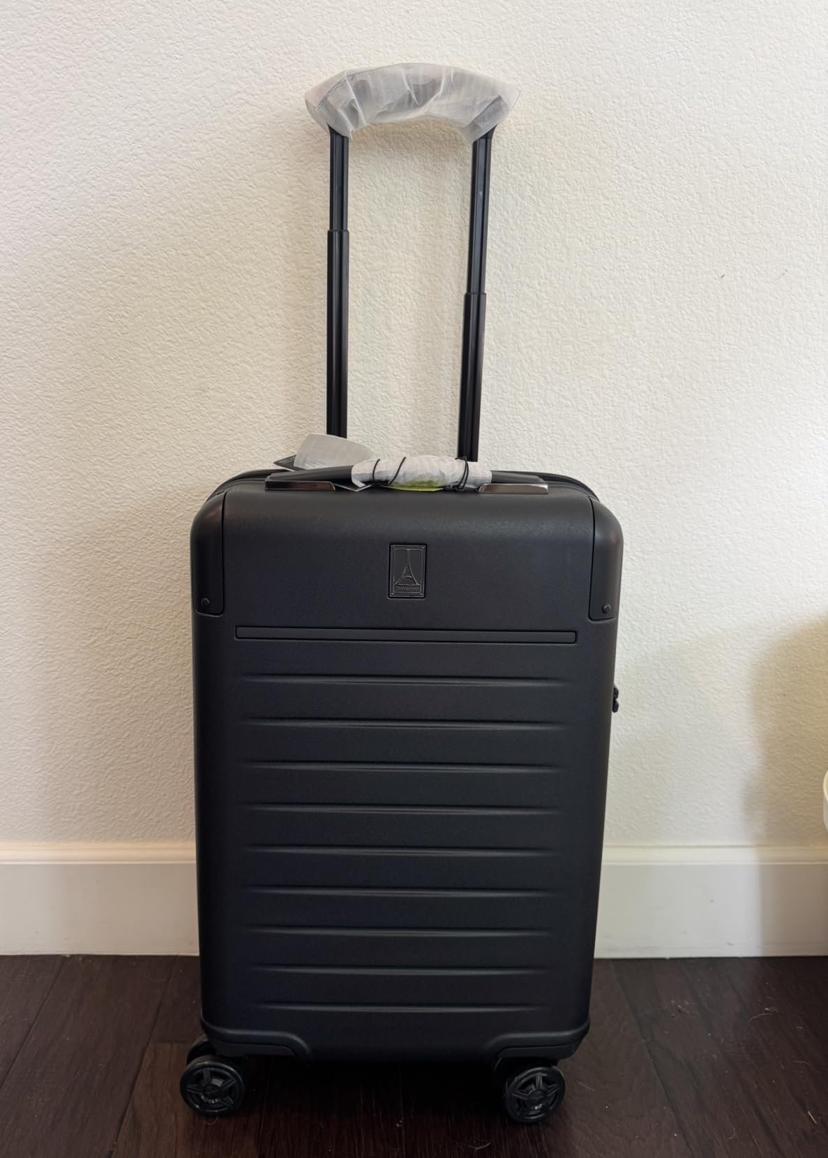 Nice suitcase, but handle a bit wobbly