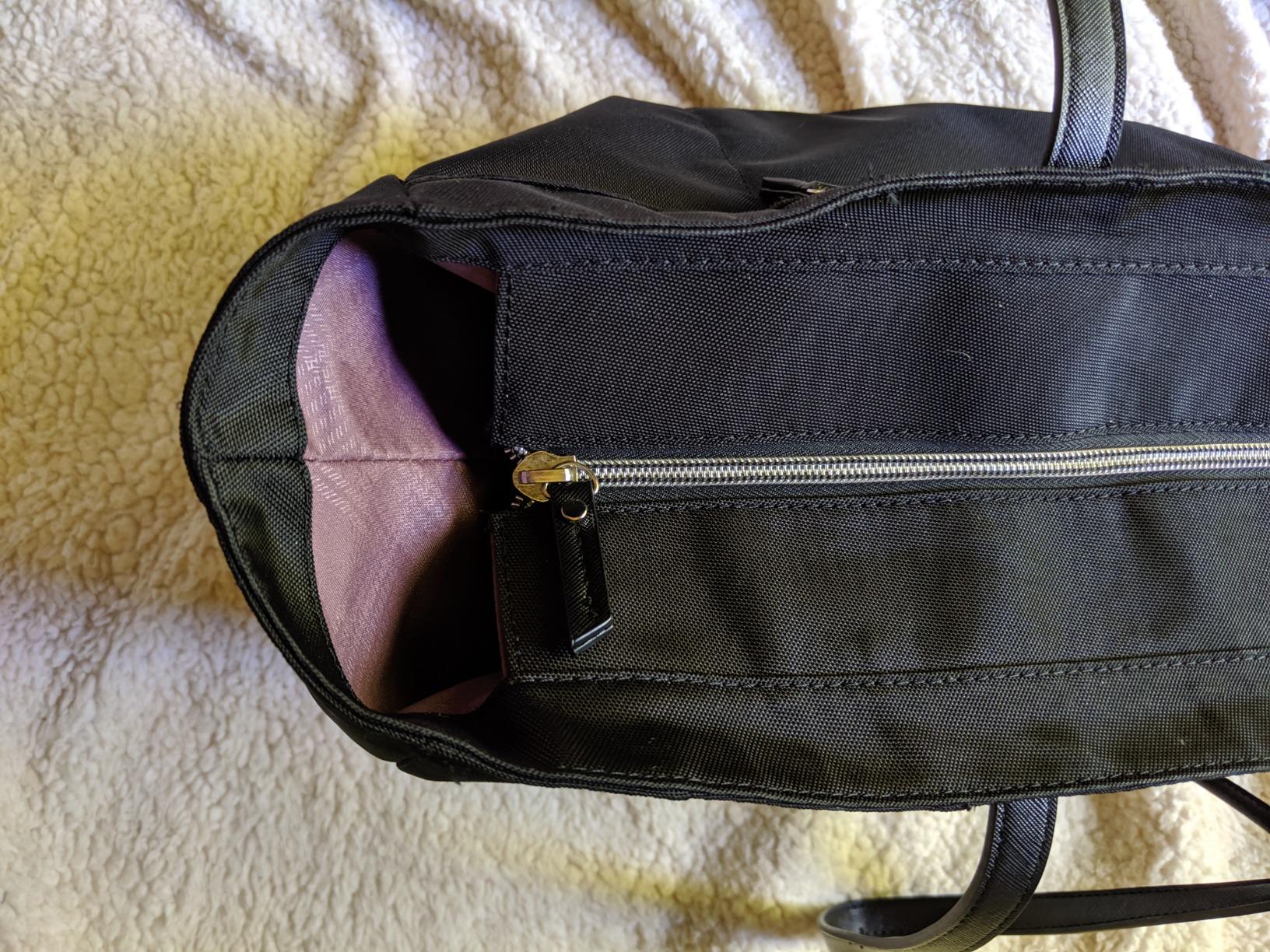 Nice tote, but could use more pockets