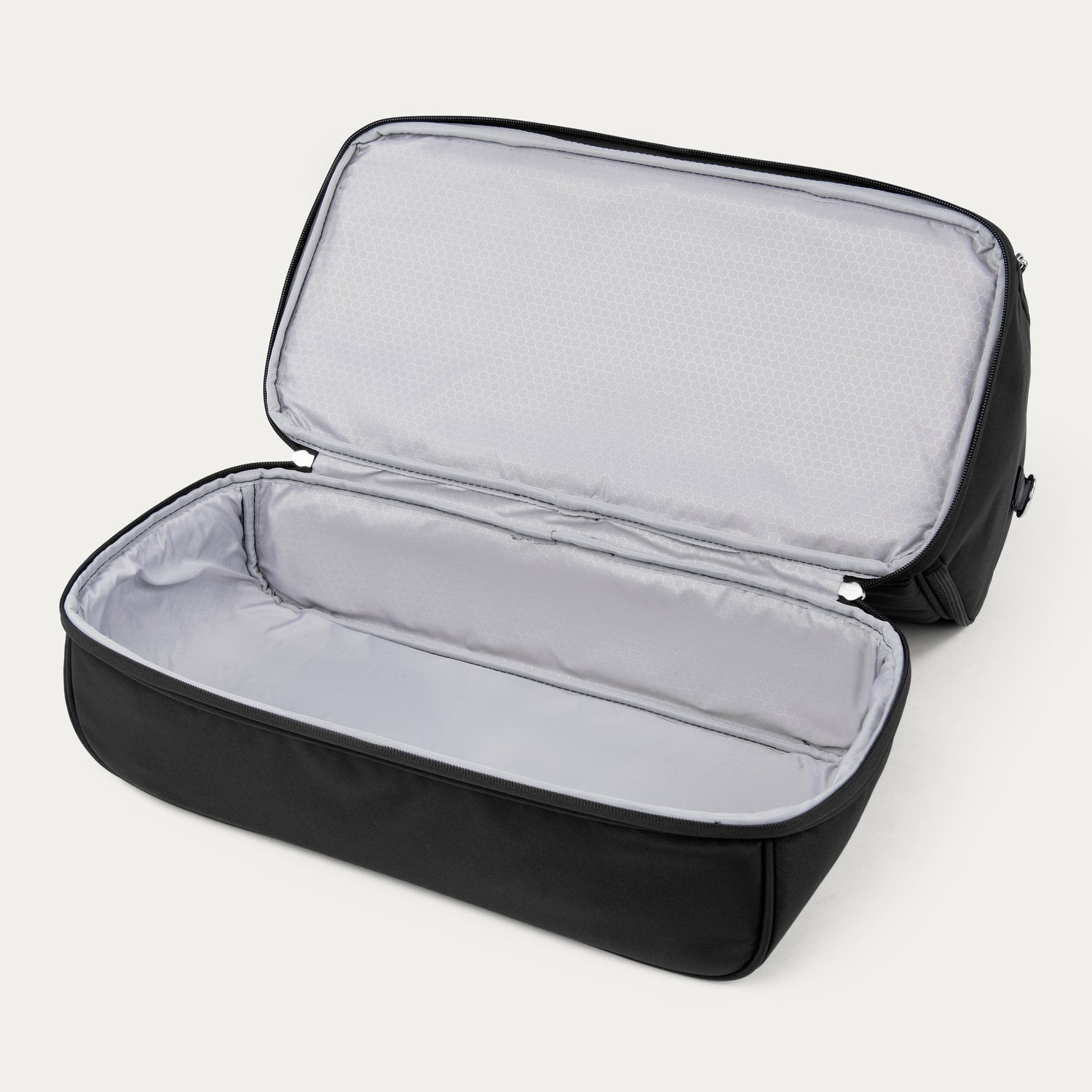 travelpro-maxlite-5-weekender-bag-medium-check-in-set image 5