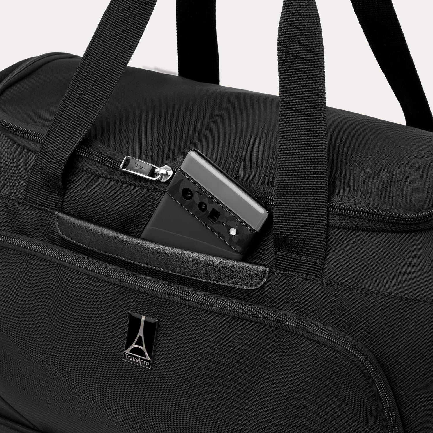 travelpro-maxlite-5-weekender-bag-medium-check-in-set image 7
