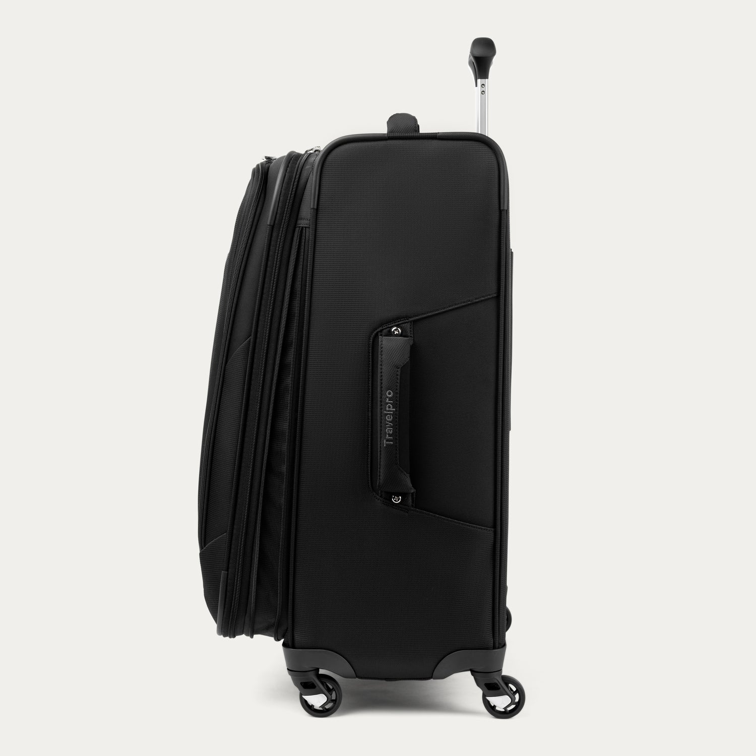 travelpro-maxlite-5-weekender-bag-medium-check-in-set image 6