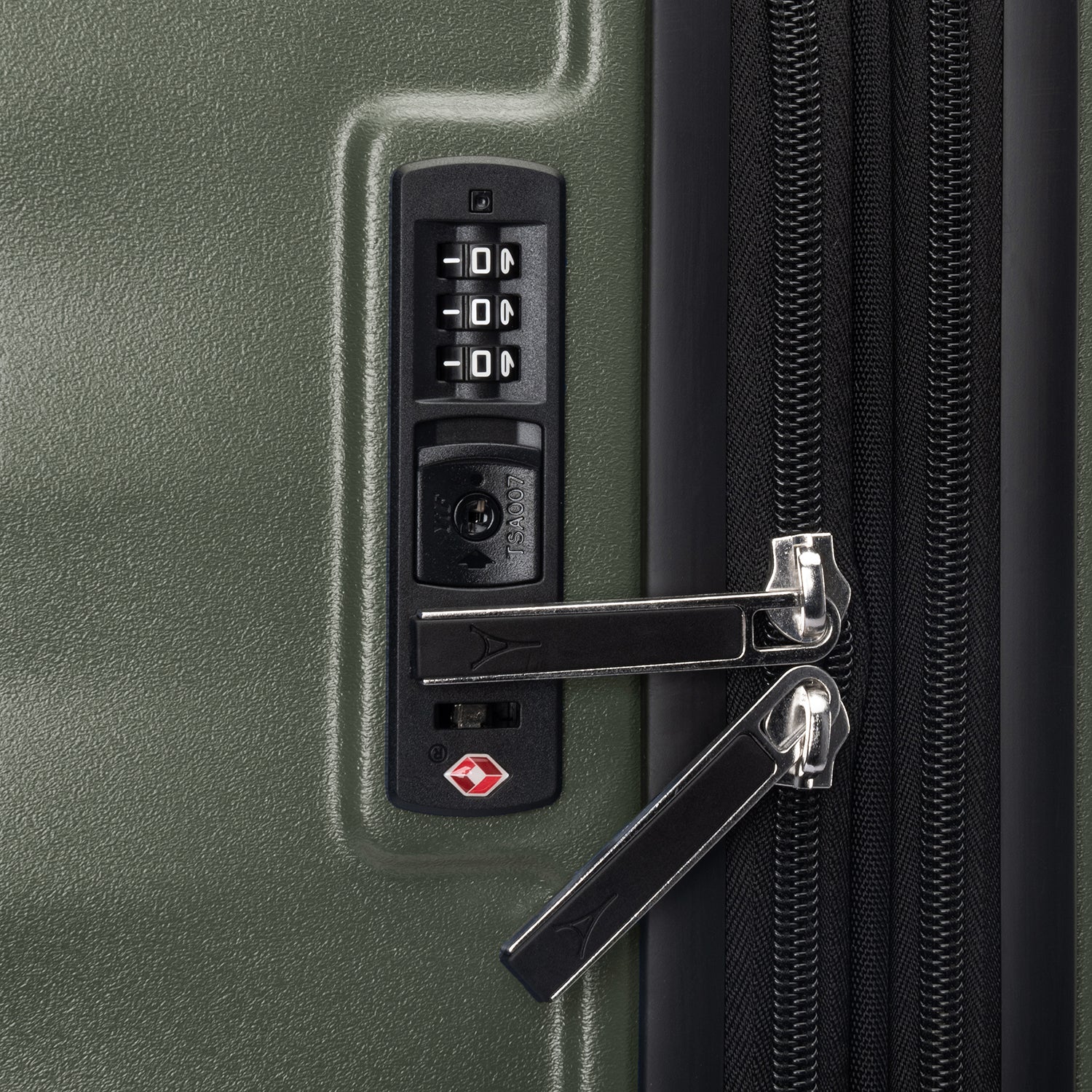 travelpro-maxlite-air-v2-compact-carry-on-medium-check-in-set image 8
