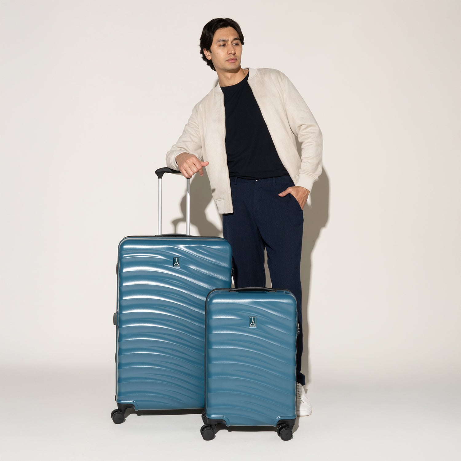 travelpro-maxlite-air-v2-carry-on-large-check-in-set image 4