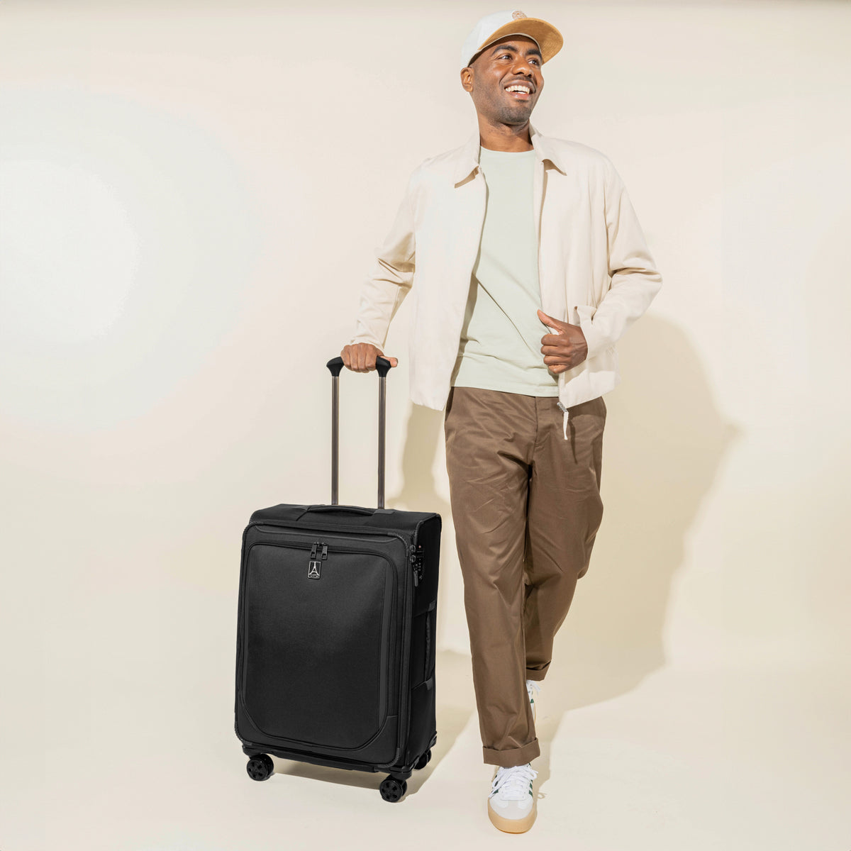travelpro-crew-classic-medium-check-in-spinner-altitude-large-backpack-set-2-pie image 4