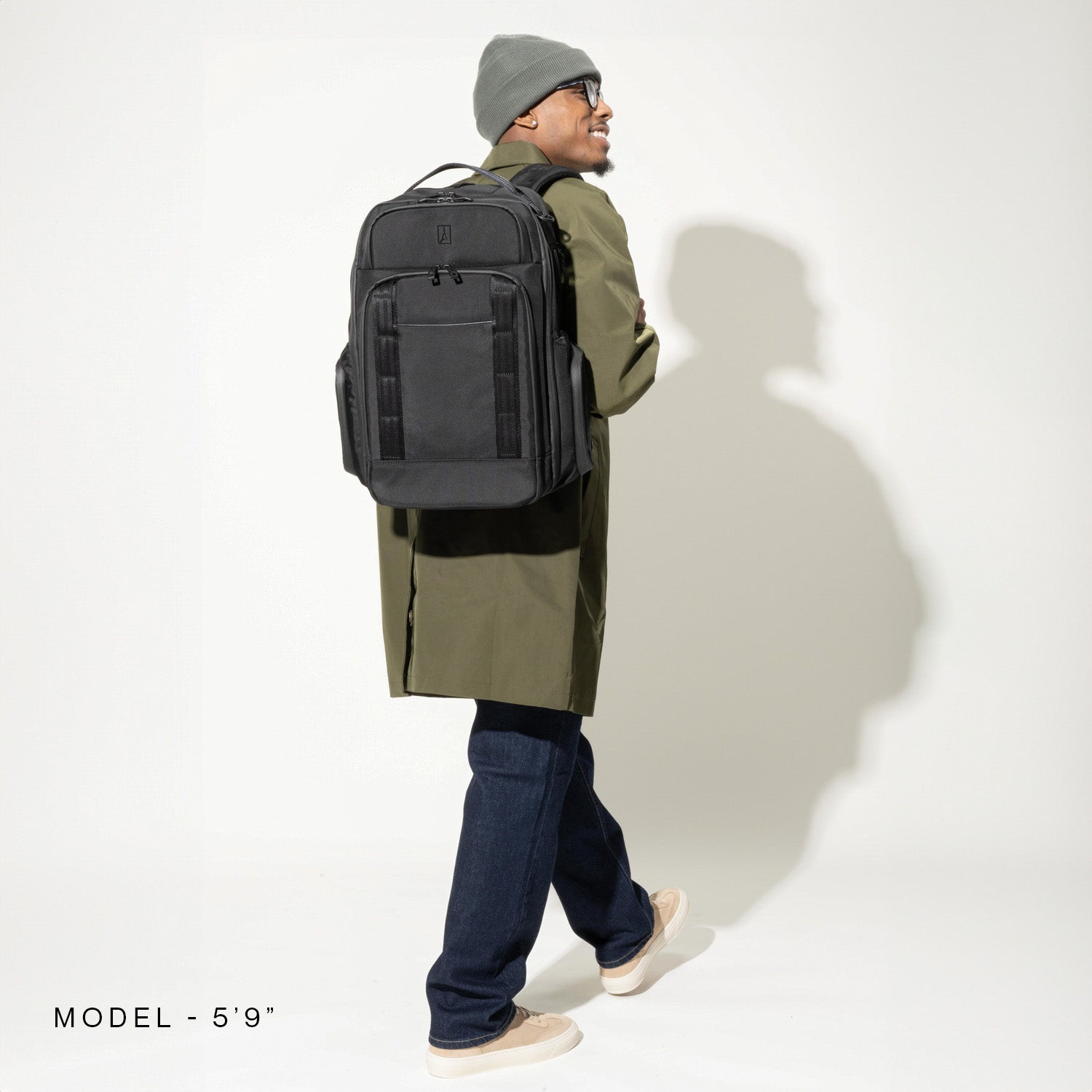 travelpro-crew-classic-medium-check-in-spinner-altitude-large-backpack-set-2-pie image 7
