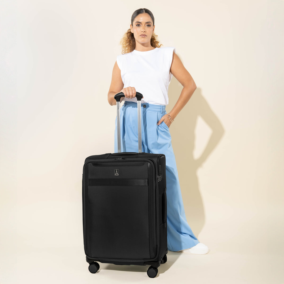 travelpro-versapack-medium-check-in-spinner-altitude-large-backpack-set image 4