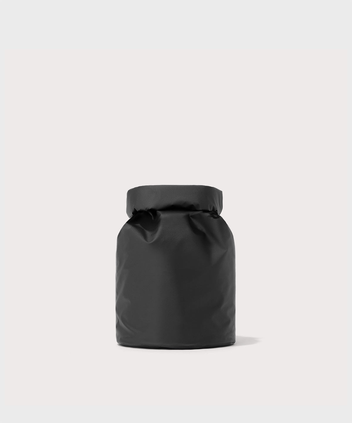 dagne-dover-rae-roll-top-dry-bag-in-onyx image 5